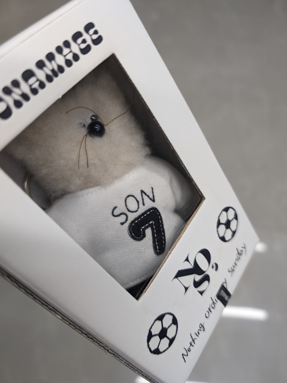Monamhee x NOS7 SON.hee Keyring Cream 착용 스타일