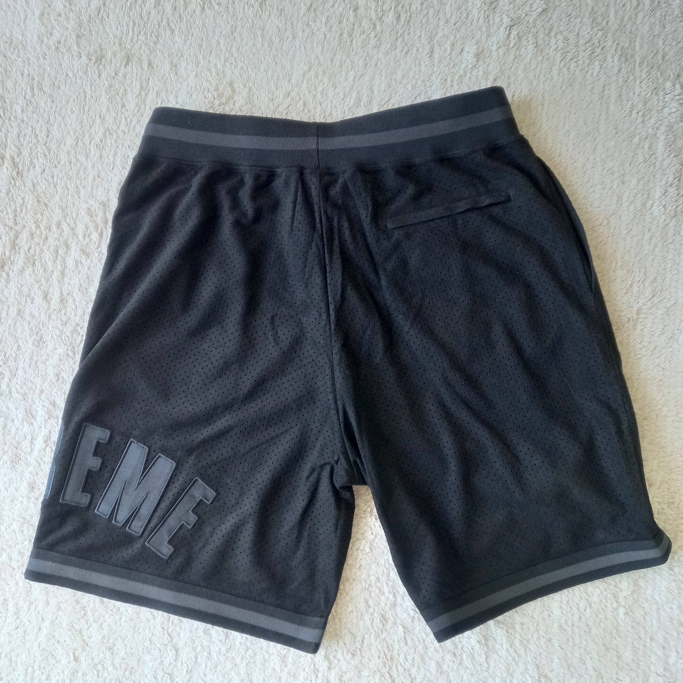 Supreme Ultrasuede Mesh Short Black - 24SS 착용 스타일 - 3