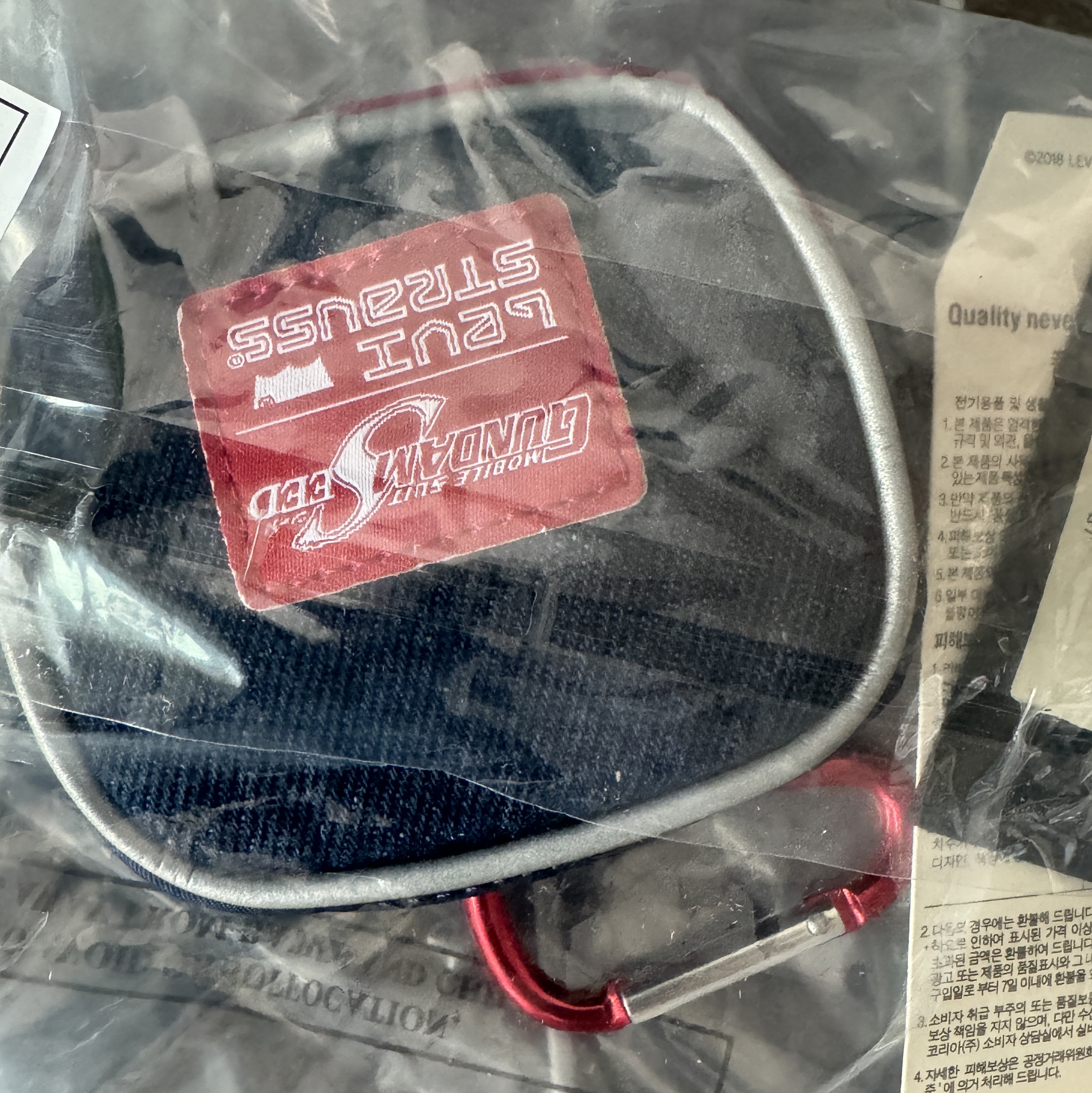 Levi's x Gundam Seed Accent Pouch Freedom Red Kira Blue 착용 스타일