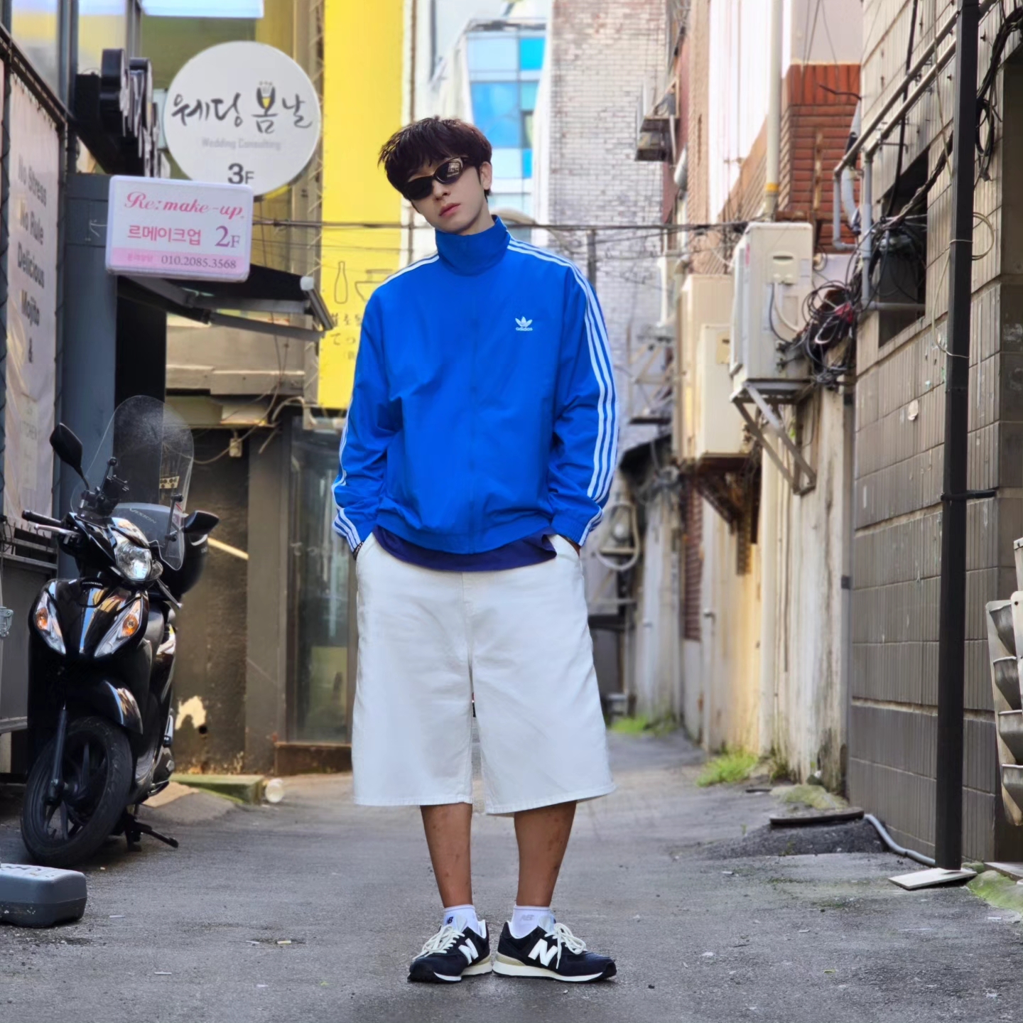 Adidas Adicolor Woven Firebird Track Top Blue Bird  - KR Sizing, Adidas Adicolor Woven Firebird Track Top Blue Bird  - US Sizing 착용 스타일 - 5