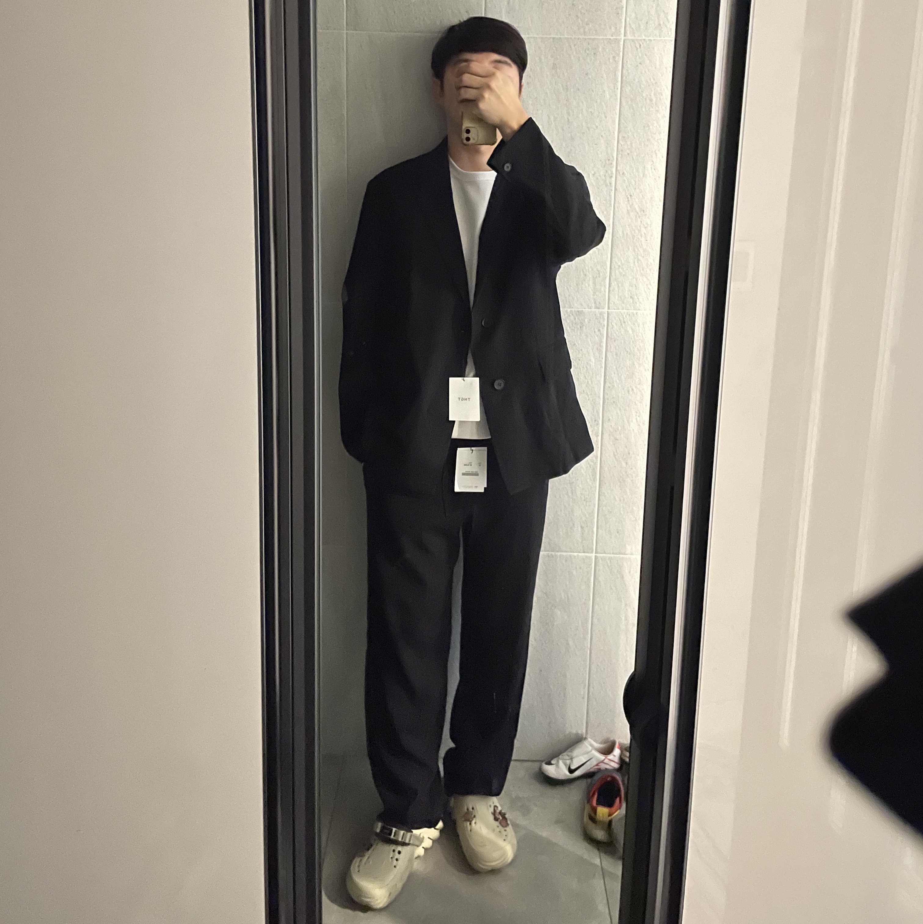 Crocs Echo Clog Bone Black 착용 스타일