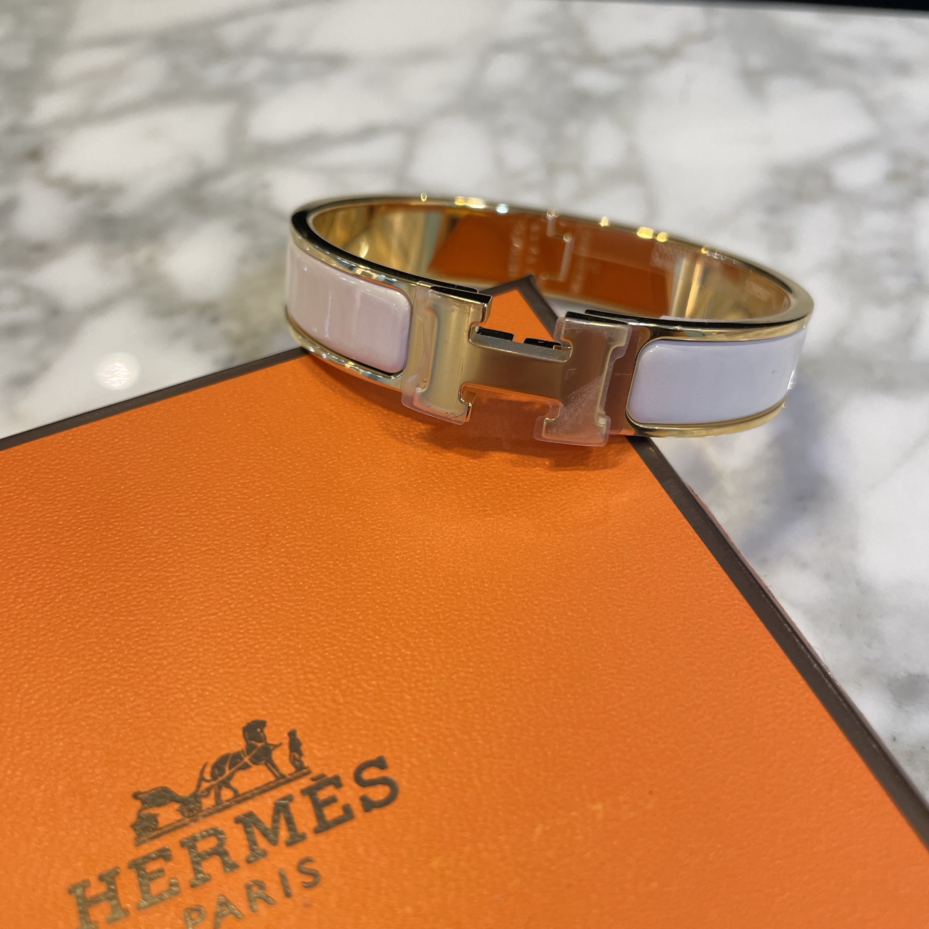 (W) Hermes Clic H Bracelet Gold & Creme 착용 스타일