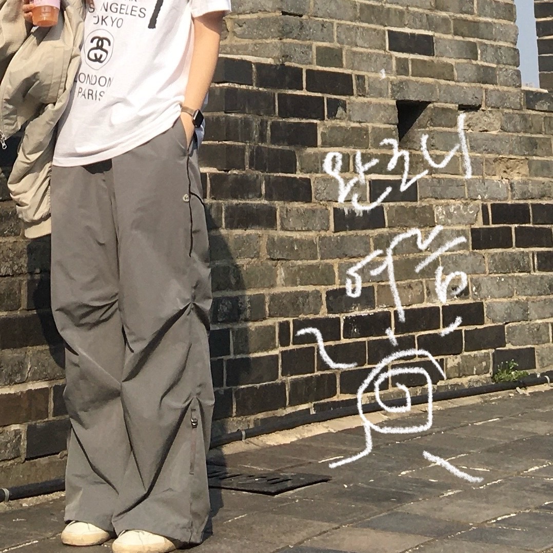 Stussy World Tour T-Shirt White 2023 착용 스타일 - 2