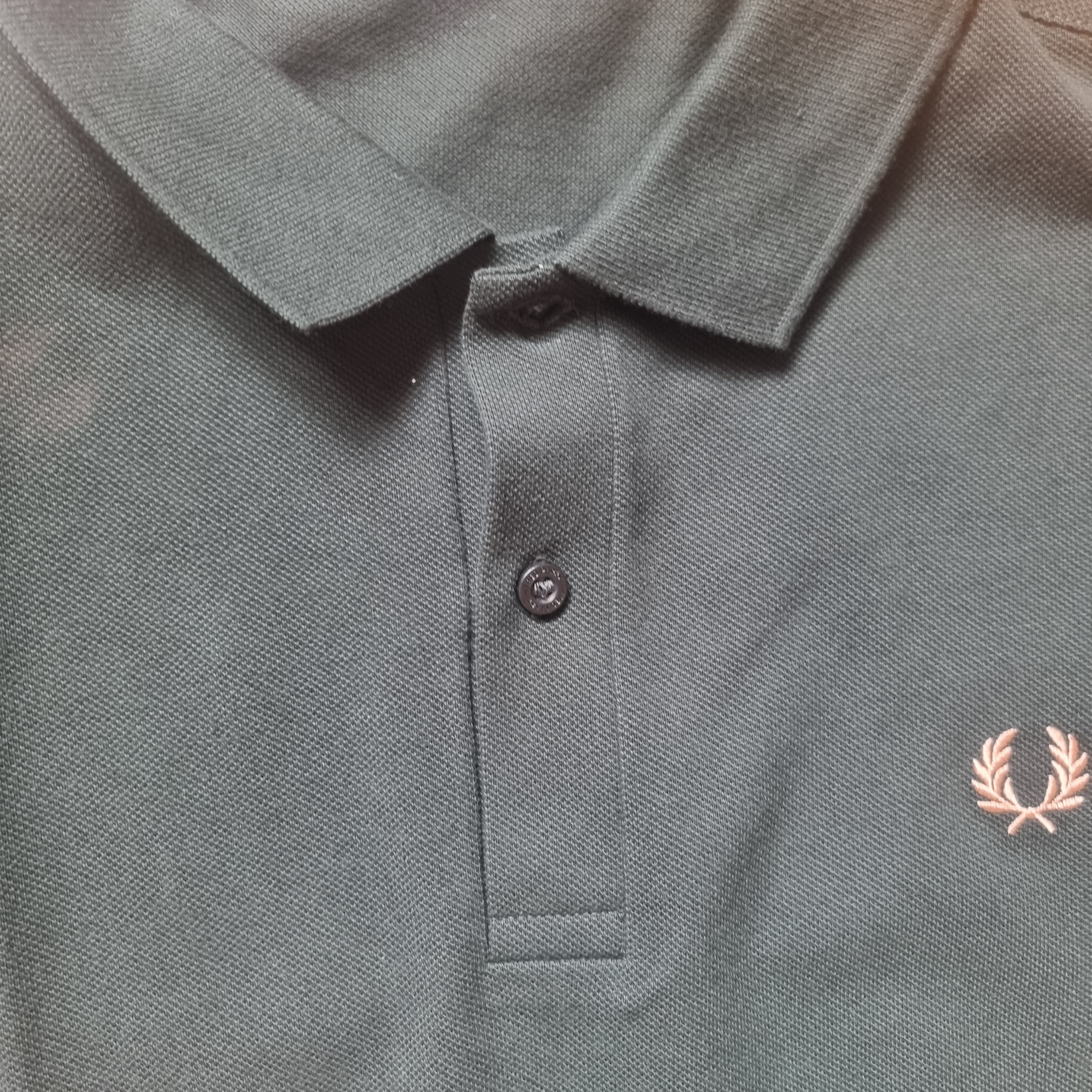 Fred Perry M6000 Plain Fred Perry Shirt Night Green/Light Rust 착용 스타일 - 1