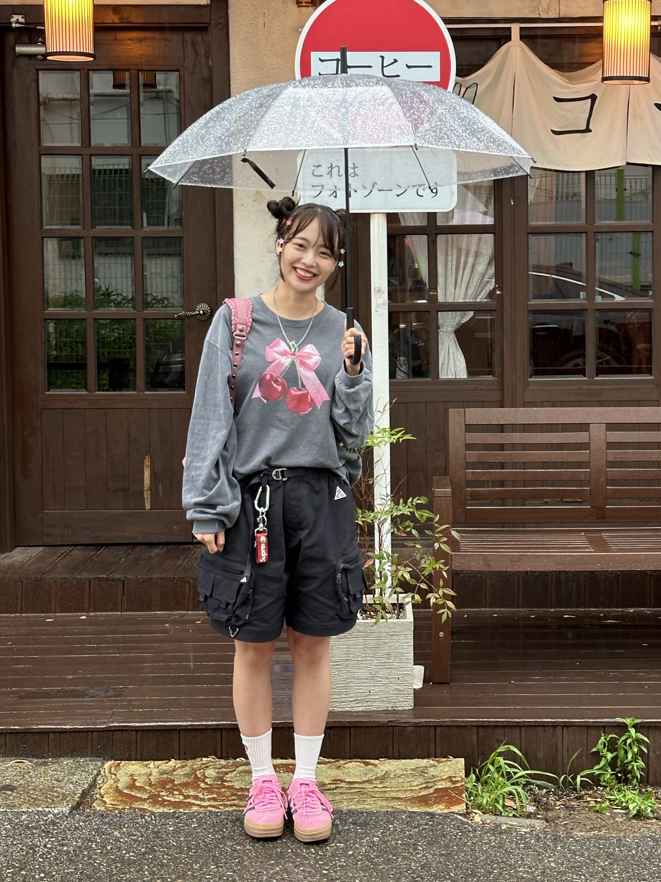 (W) Adidas Gazelle Bold Pink Glow Victory Blue, Balenciaga Le Cagole XS Shoulder Bag Pink 착용 스타일 - 4