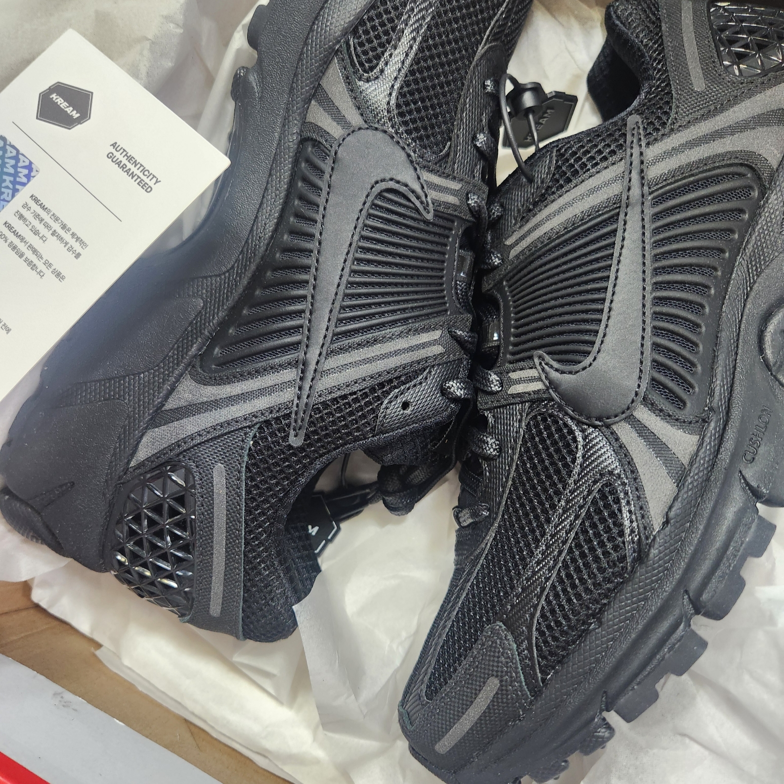 Nike Zoom Vomero 5 SP Black 착용 스타일