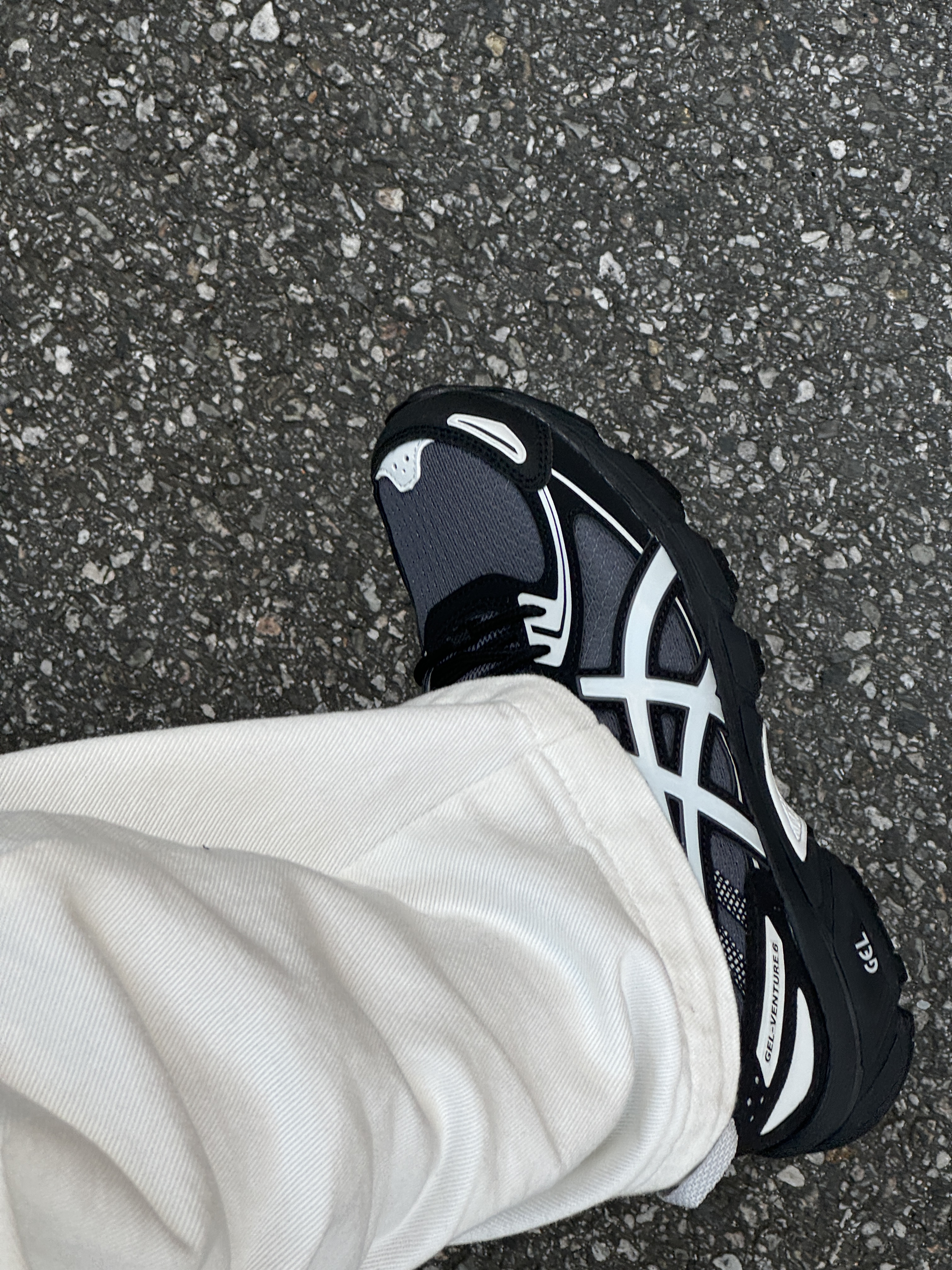 Asics Gel-Venture 6 Carrier Grey 착용 스타일