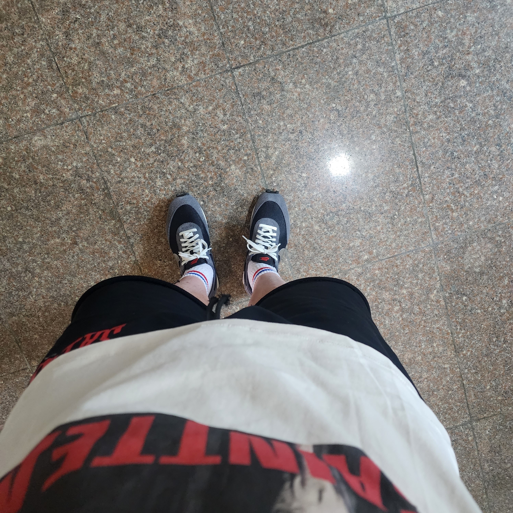 Nike Daybreak SP Black Metallic Silver 착용 스타일