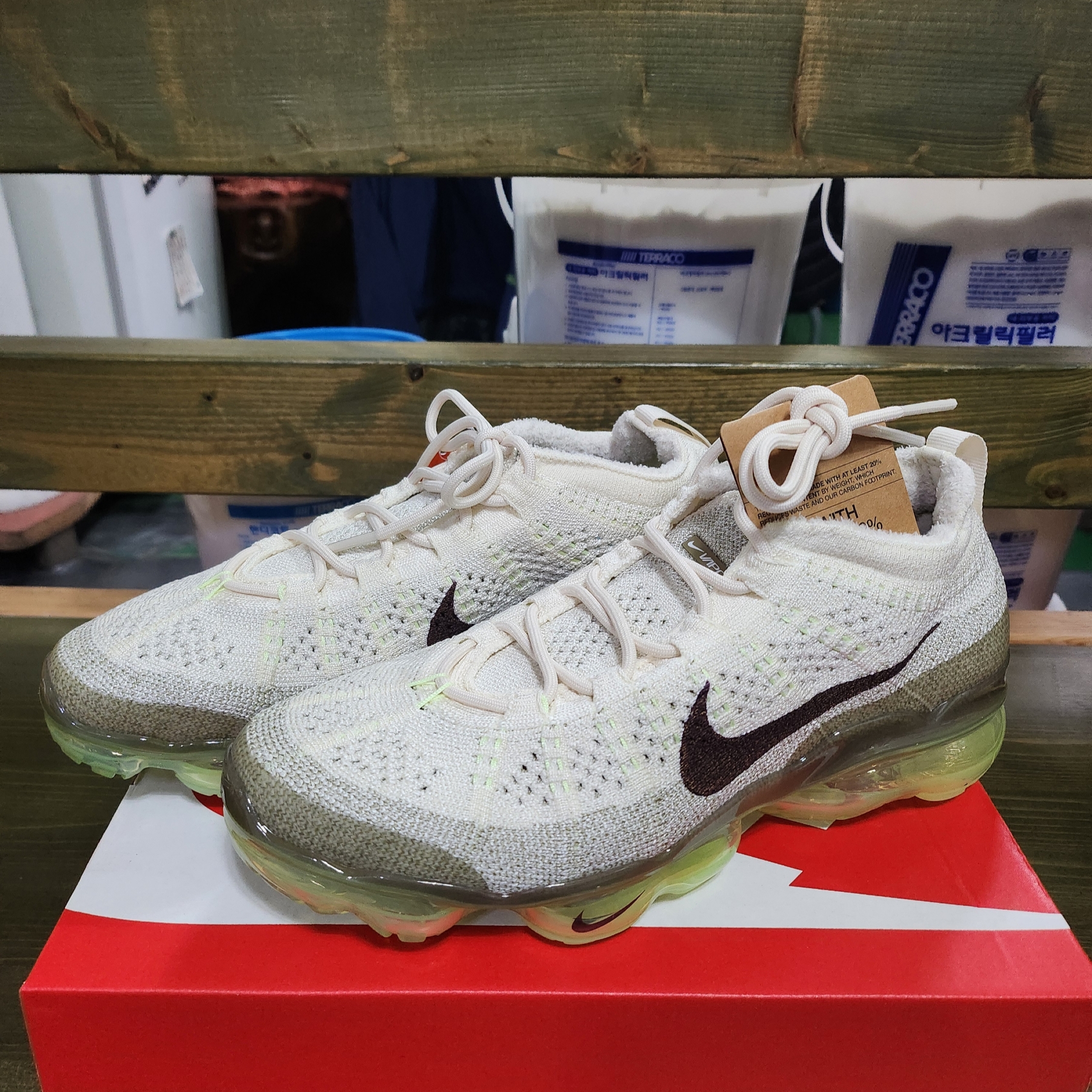 Nike Air Vapormax 2023 Flyknit Coconut Milk Neutral Olive 착용 스타일
