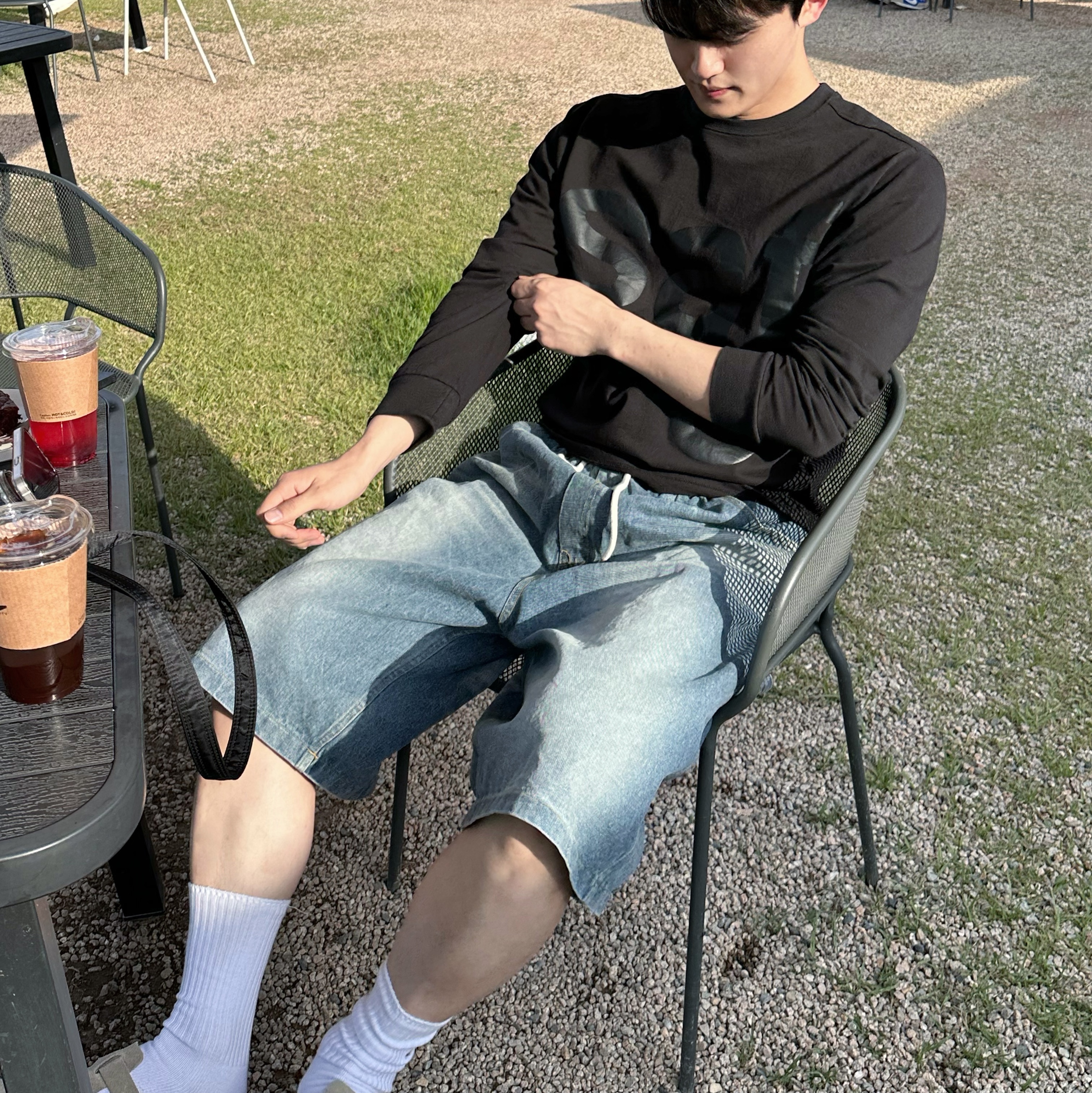 [예약 배송][KREAM 단독] Safarispot Basic Safari LS T-Shirt Black, Birkenstock Boston Soft Footbed Taupe - Regular 착용 스타일