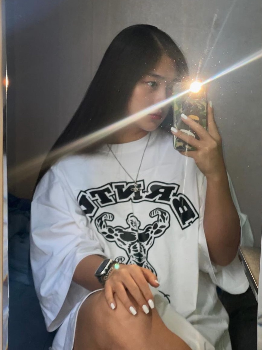 BORN TO WIN Raiseborn Over Fit T-Shirts Ivory, BORN TO WIN Raiseborn Over Fit T-Shirts Black 착용 스타일