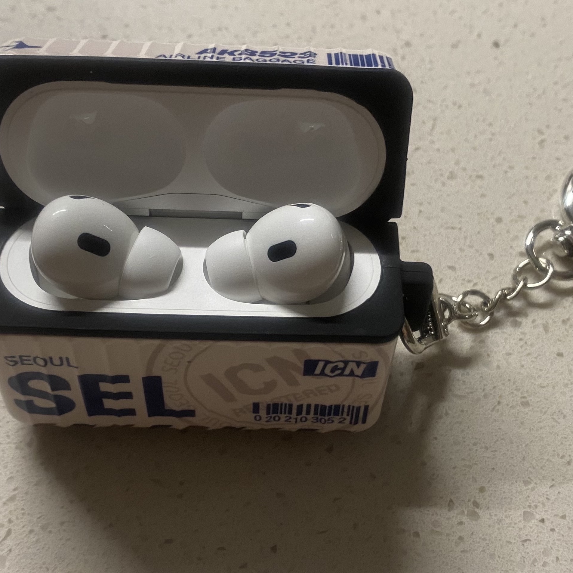 Apple Airpods Pro 2nd Gen with MagSafe Charging Case USB C (Korean Ver.) 착용 스타일 - 2