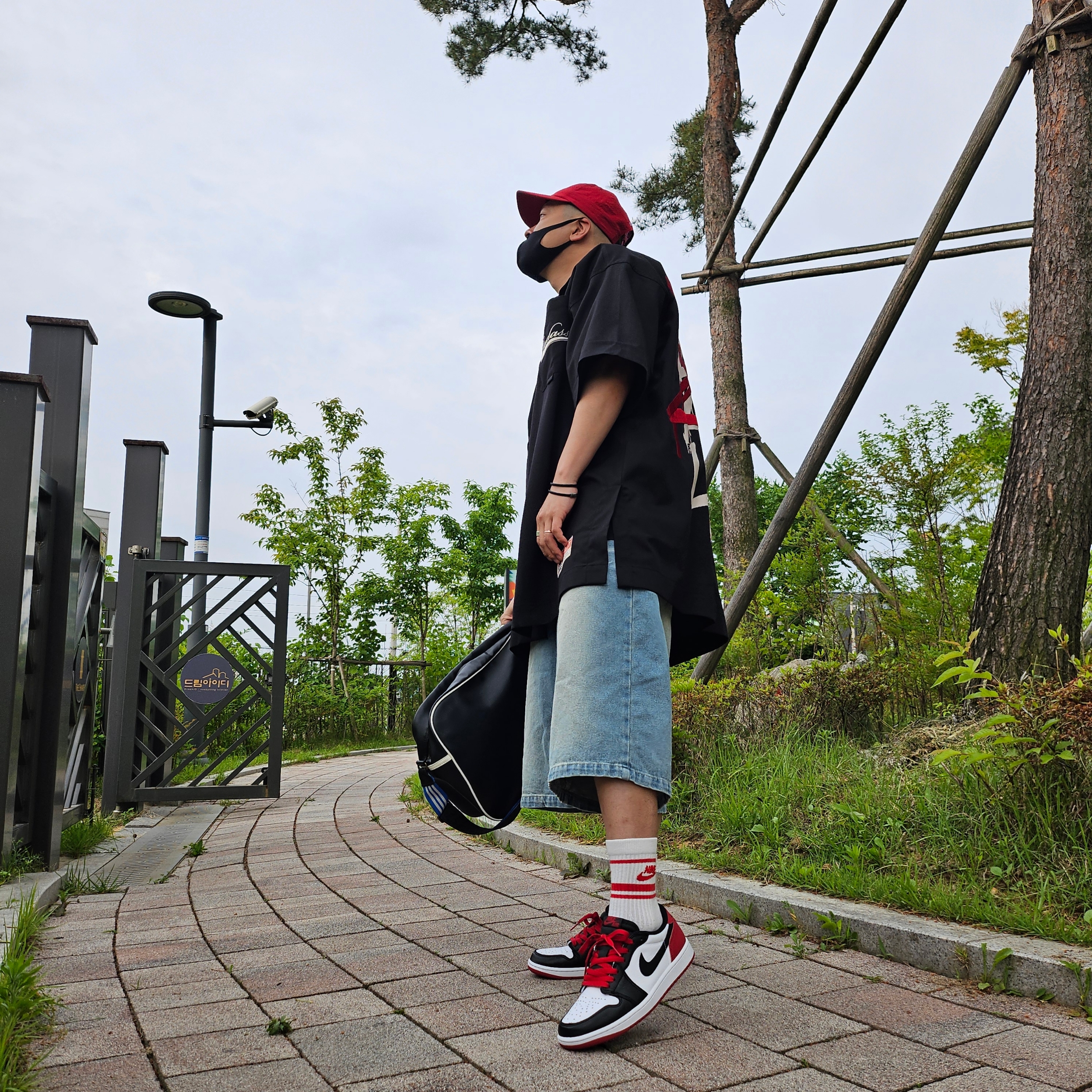 Supreme Seersucker S Logo 6-Panel Red - 24SS, Jordan 1 Retro Low OG Black Toe 착용 스타일 - 2