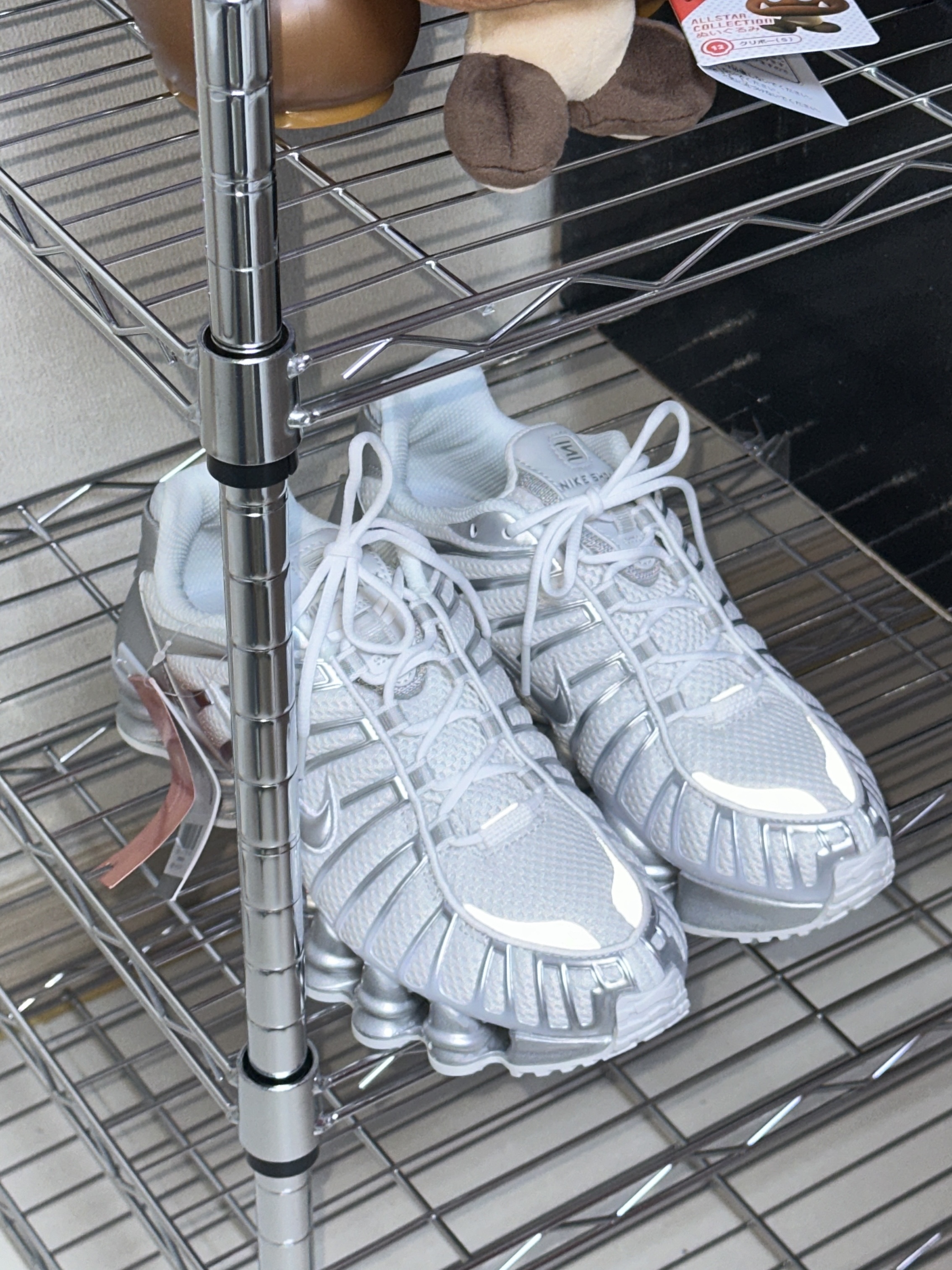 (W) Nike Shox TL Metallic Silver 착용 스타일 - 1