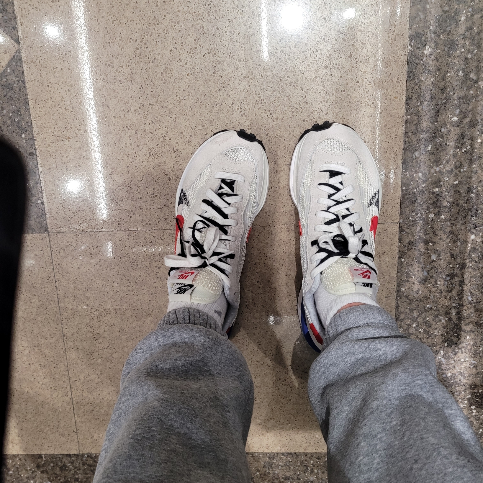 Nike x Sacai VaporWaffle Royal Fuchsia 착용 스타일 - 1