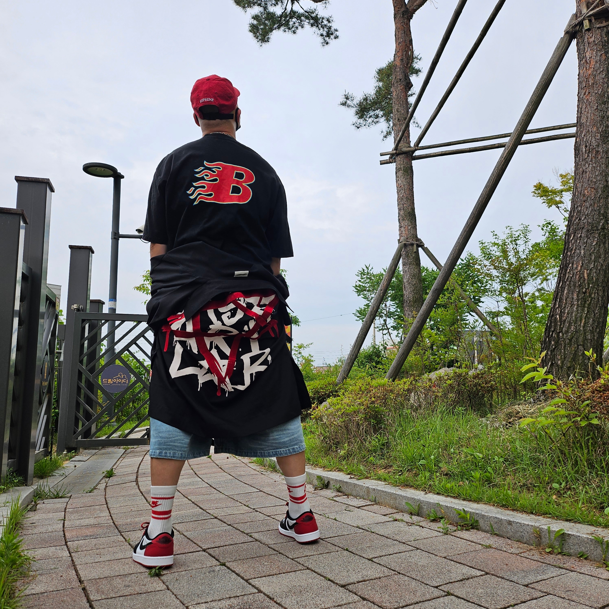 Supreme Seersucker S Logo 6-Panel Red - 24SS, Jordan 1 Retro Low OG Black Toe 착용 스타일 - 4
