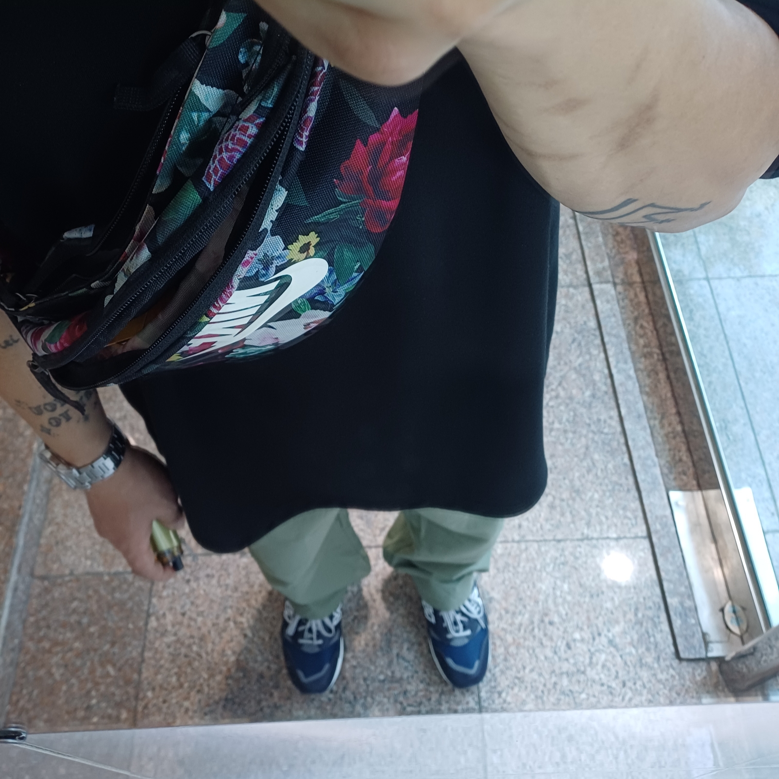 뉴발란스 1600 레거시 네이비 착용 스타일 - 1