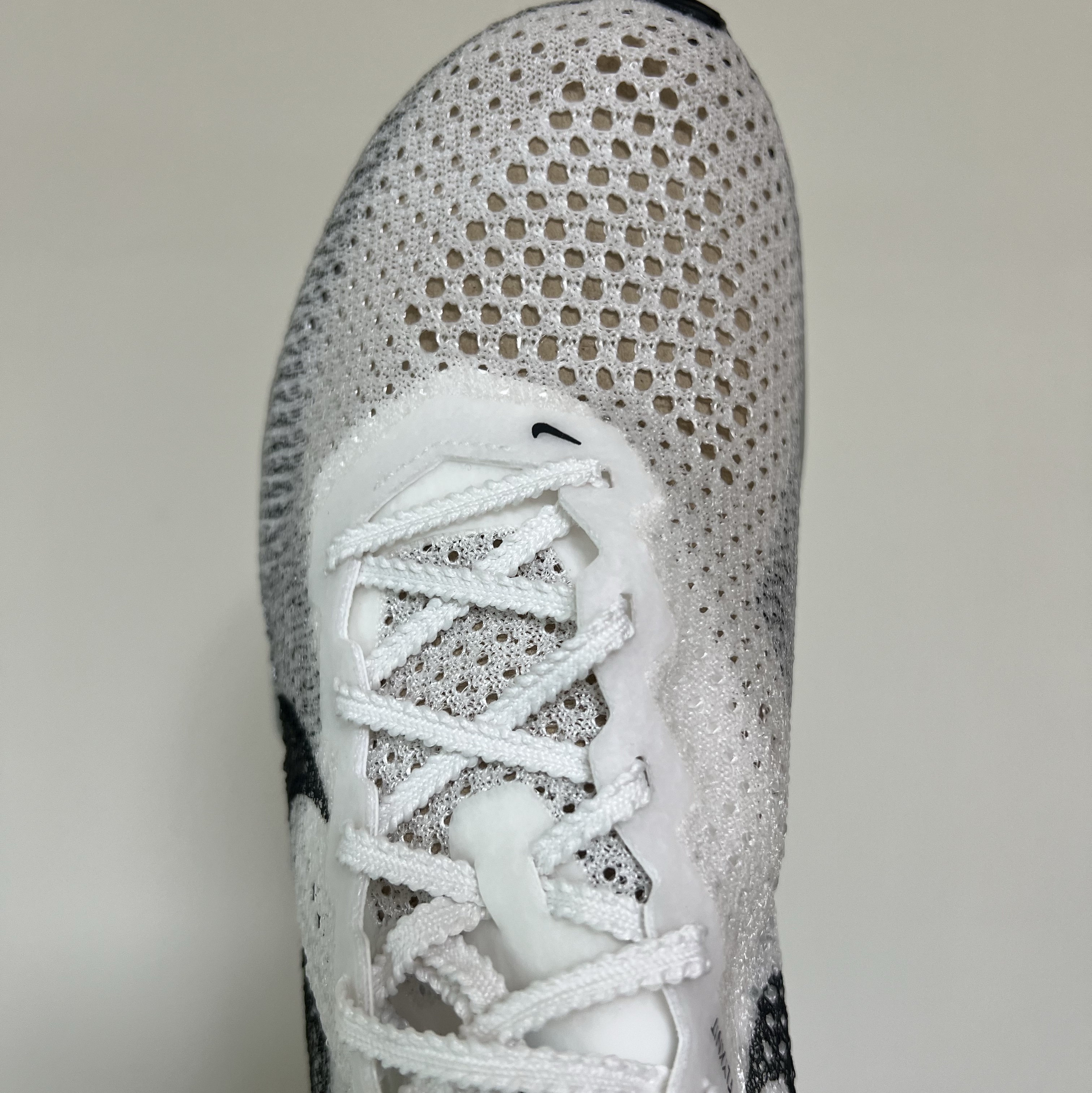 Nike ZoomX Vaporfly Next% 3 White Grey 착용 스타일 - 4
