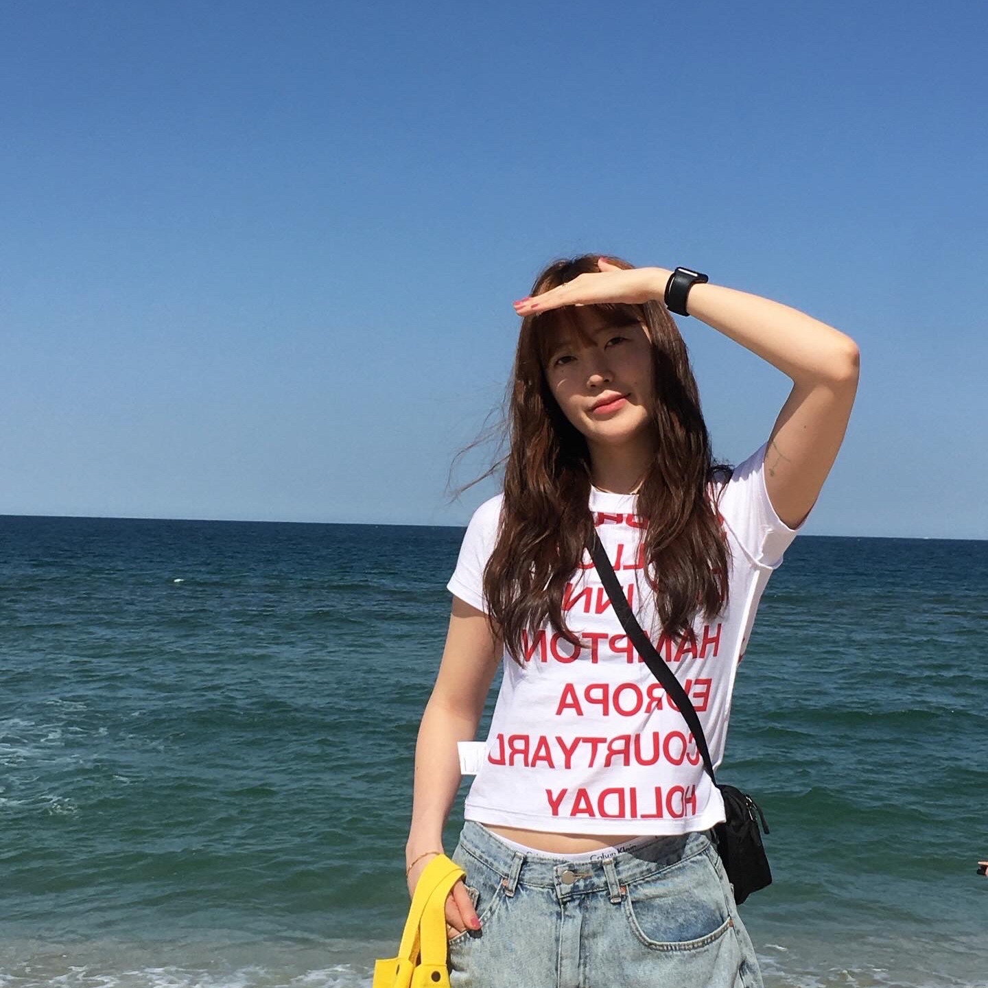 [KREAM 단독] Safarispot Women 1/2 Highway Inn T-Shirt White Red 착용 스타일 - 1