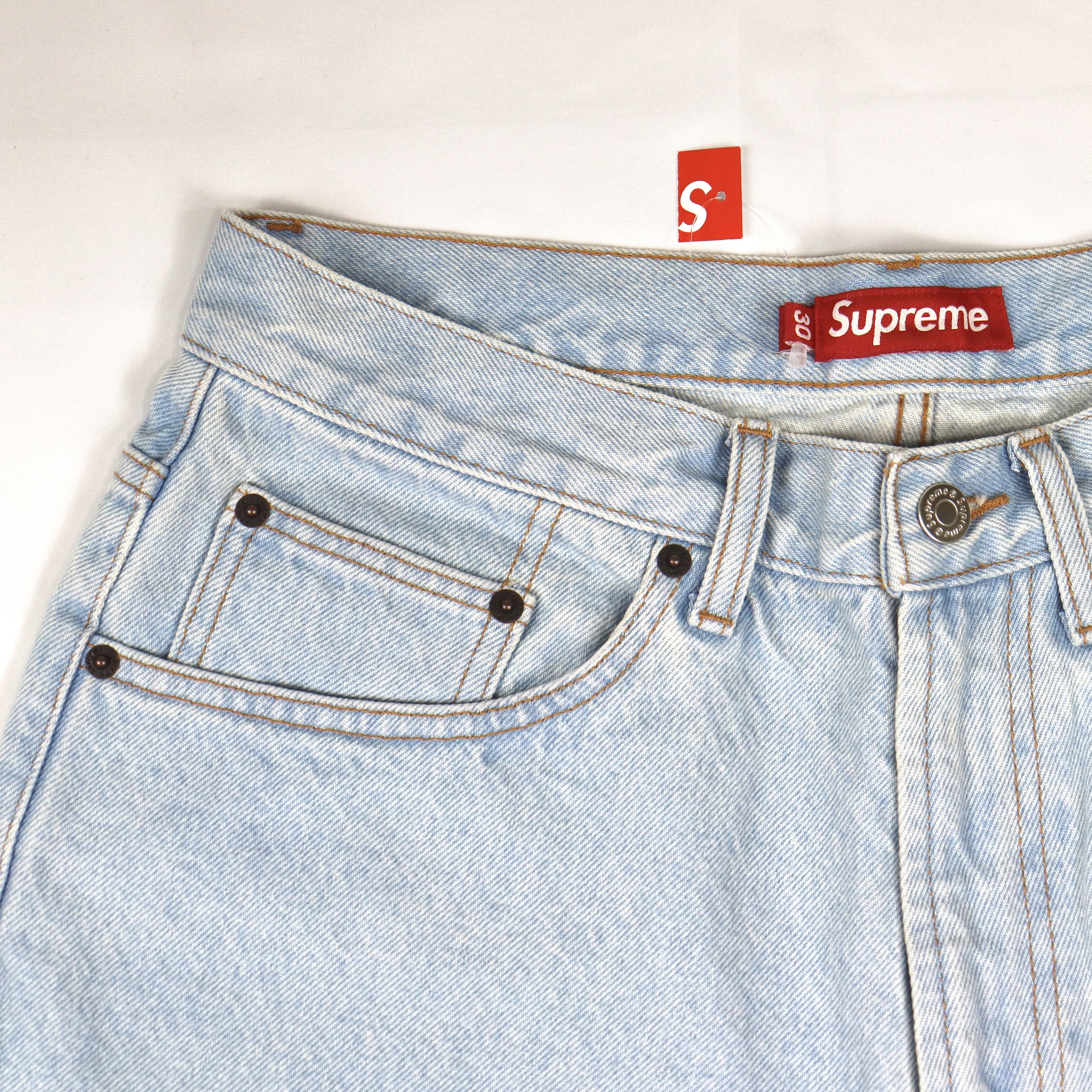 Supreme Baggy Denim Short Washed Indigo - 24SS 착용 스타일