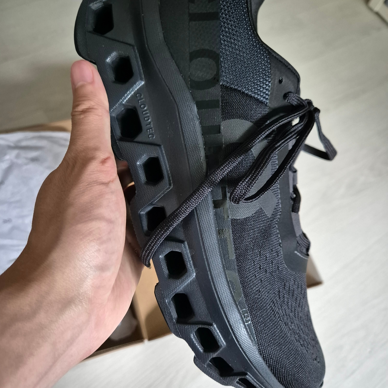 On Running Cloudmonster All Black 착용 스타일 - 2