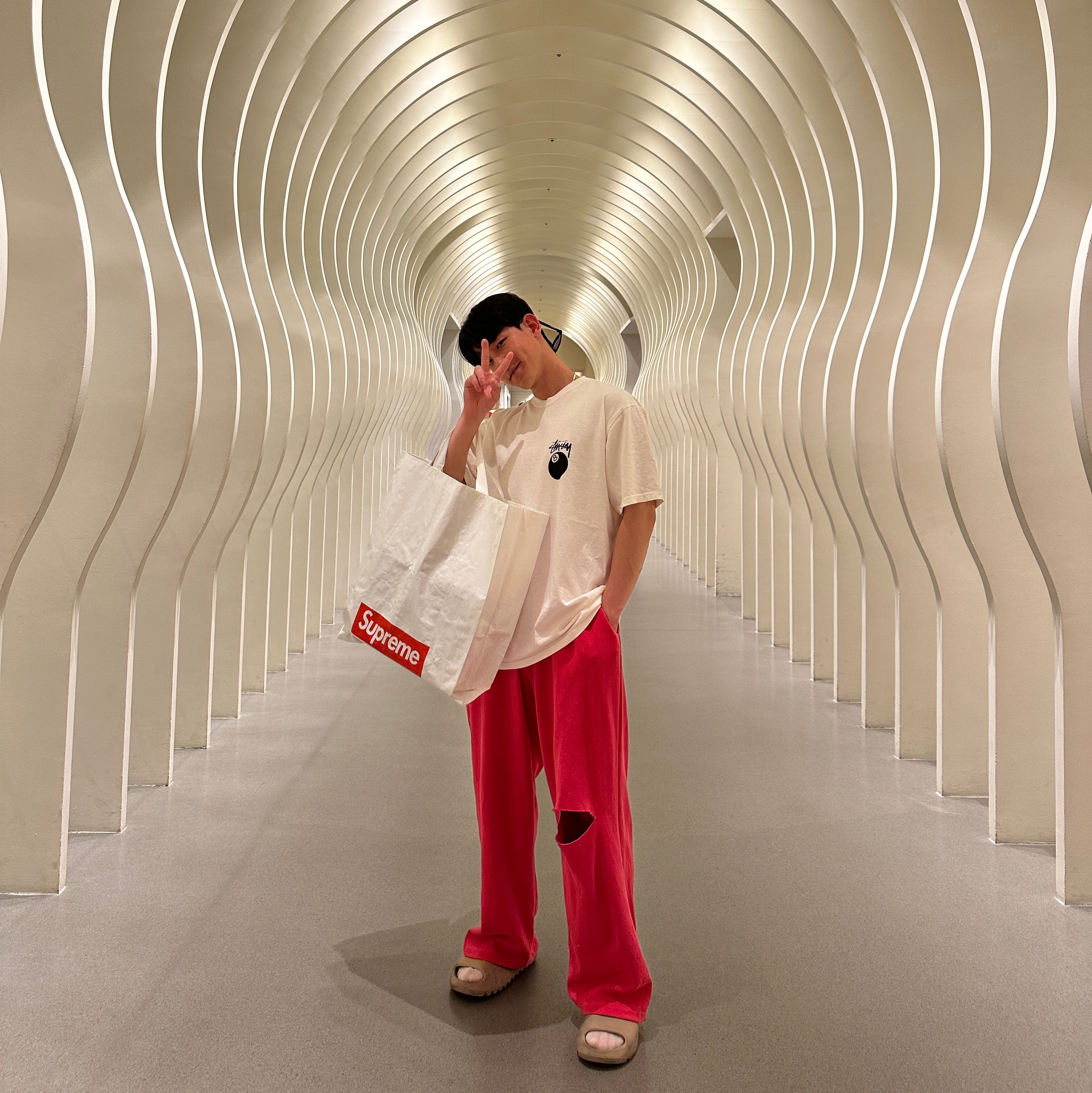 Stussy 8 Ball Pigment Dyed T-Shirt Natural, Adidas Yeezy Slide Pure - Re-Release Ver. 착용 스타일 - 1