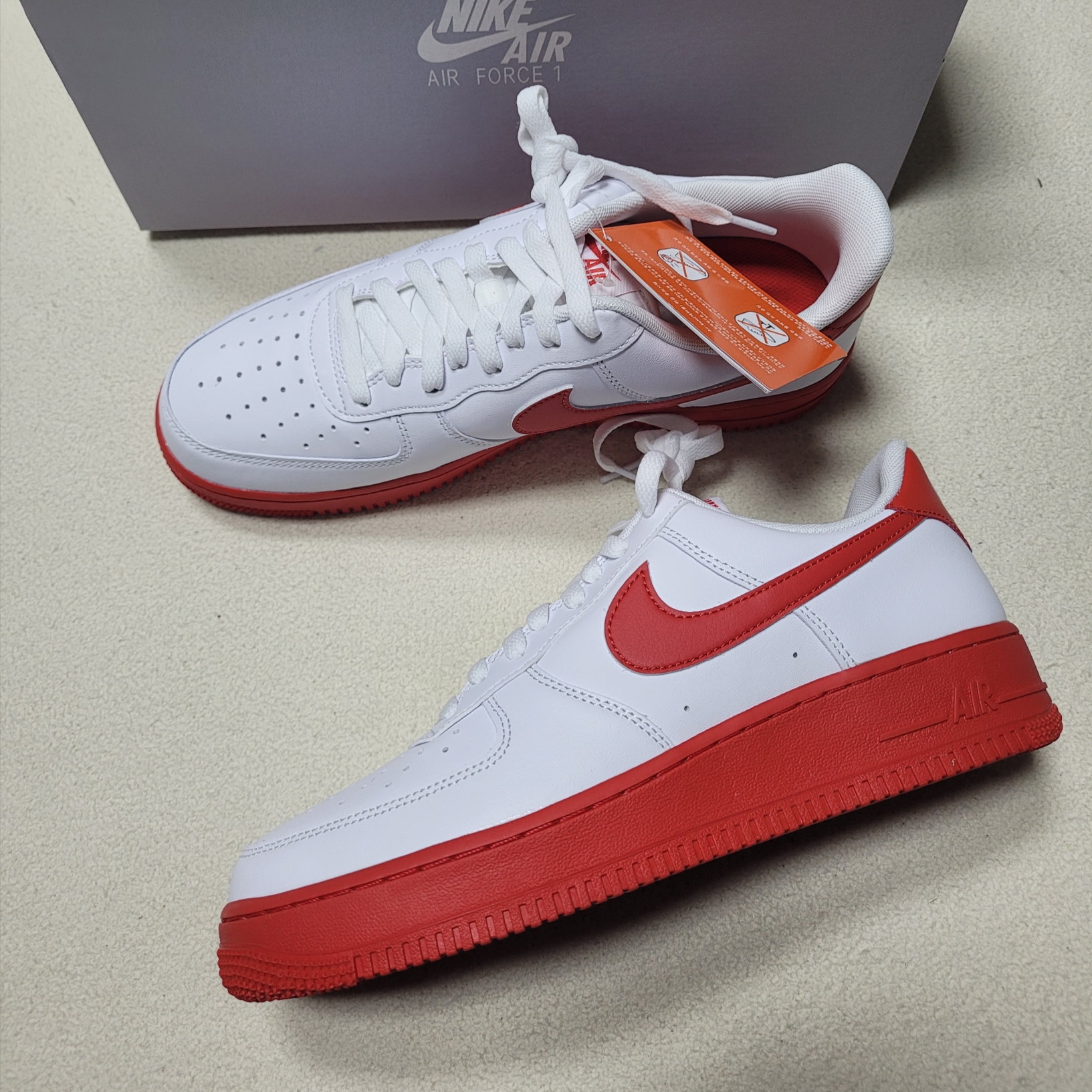 Nike Air Force 1 Low White Red Midsole 착용 스타일