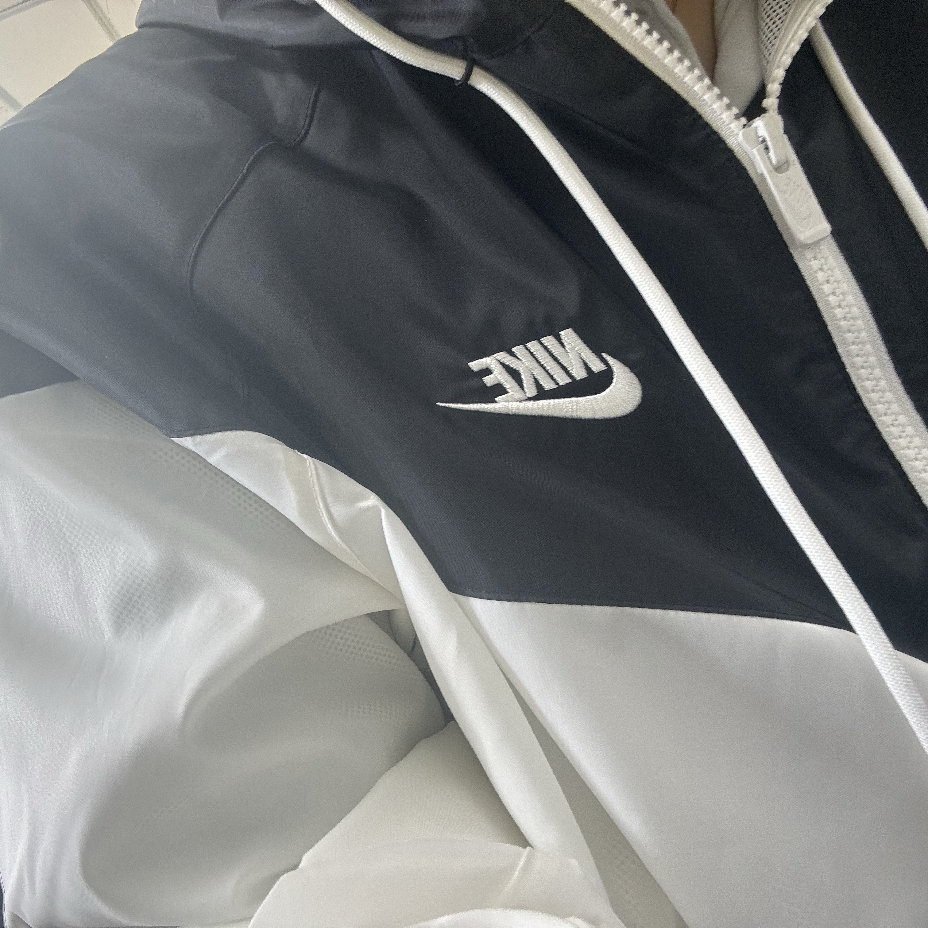 Nike NSW Windrunner Hooded Jacket Sail Black - Asia 착용 스타일