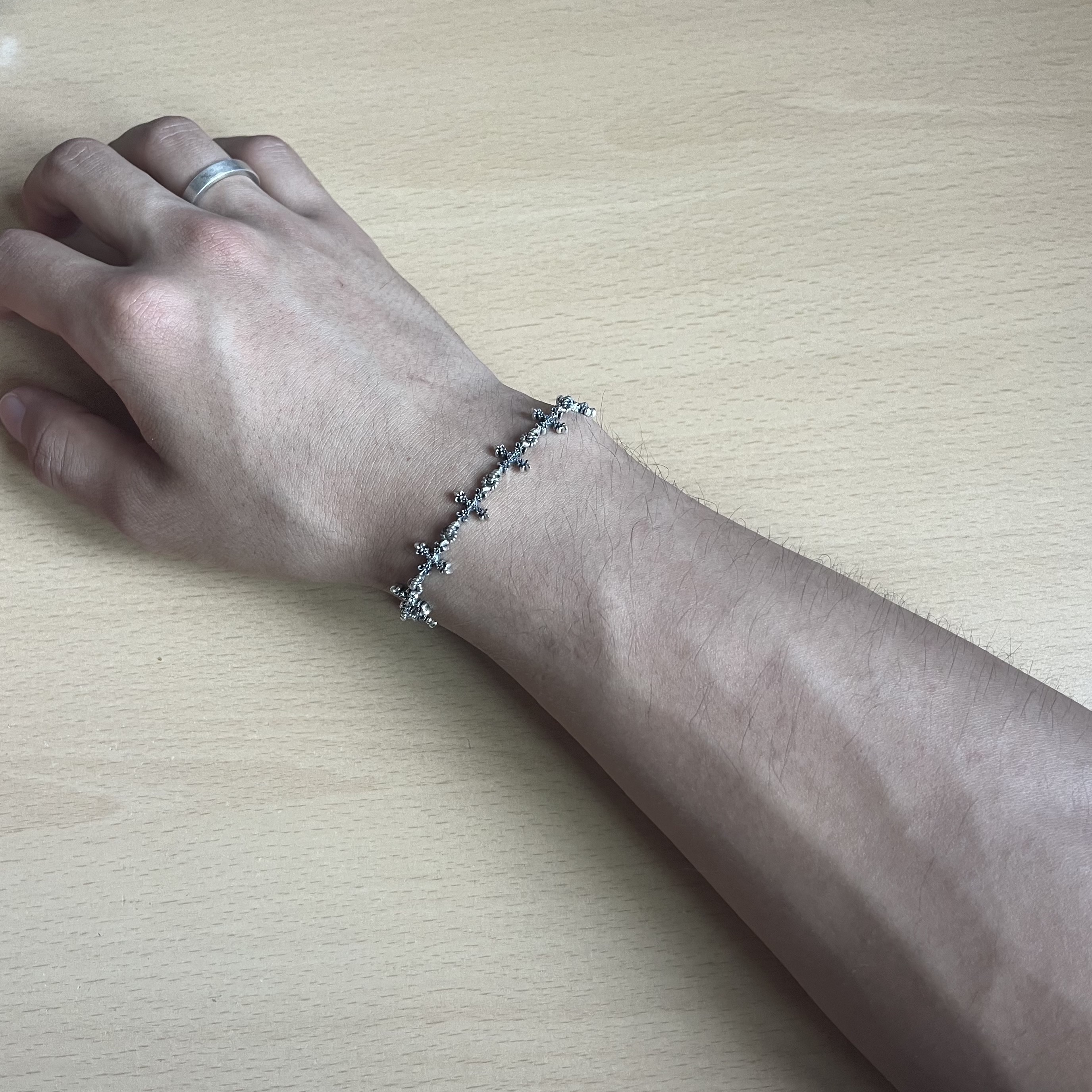 Scudo Vintage Cross Bracelet 착용 스타일