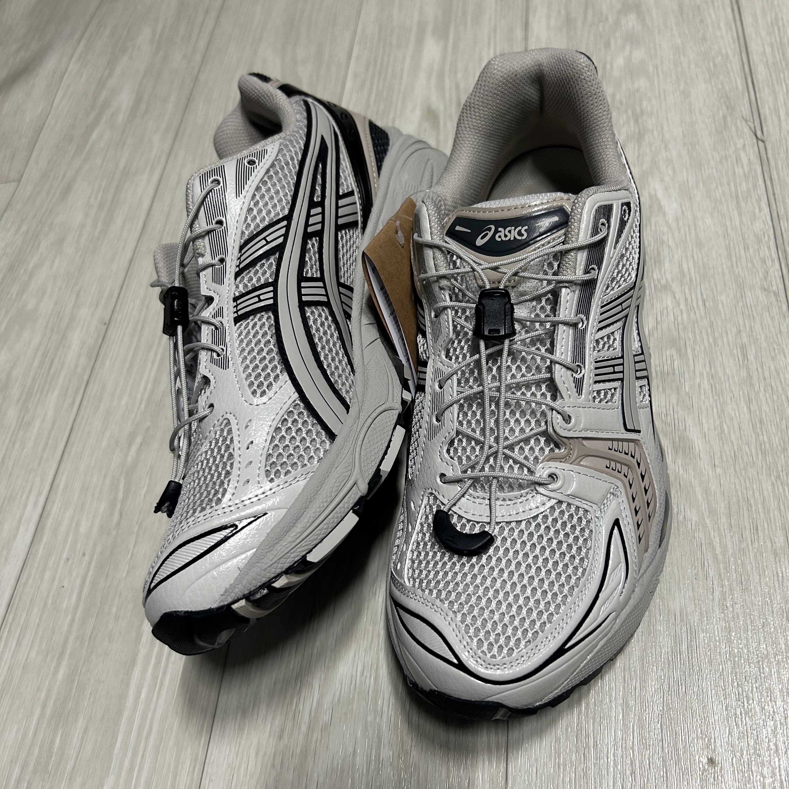 Asics Unlimited Gel-Kayano 14 Smoke Grey 착용 스타일