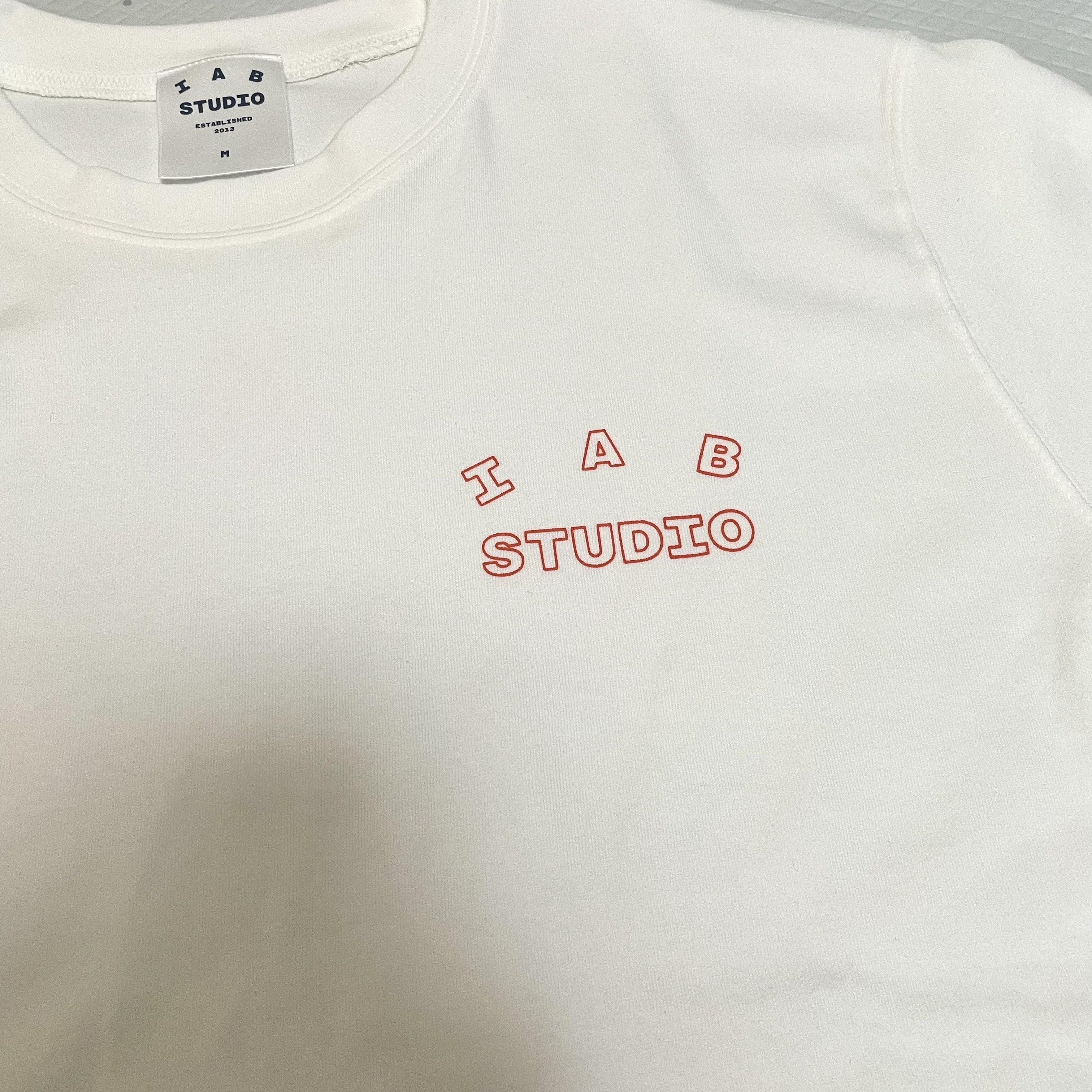 IAB Studio Line Logo T-Shirt White Orange 착용 스타일