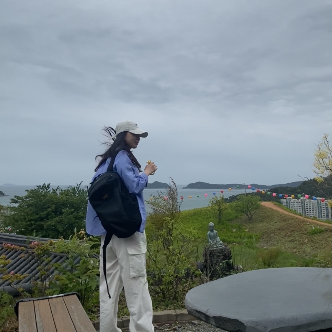 Arc'teryx Mantis 16 Backpack Black, Nike Heritage 86 Futura Washed Cap Light Bone 착용 스타일