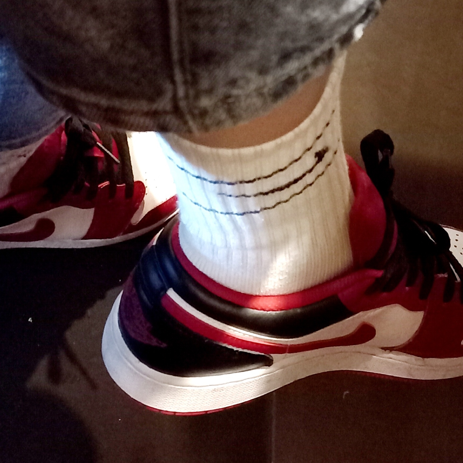Jordan 1 Low White Gym Red Black 착용 스타일 - 2