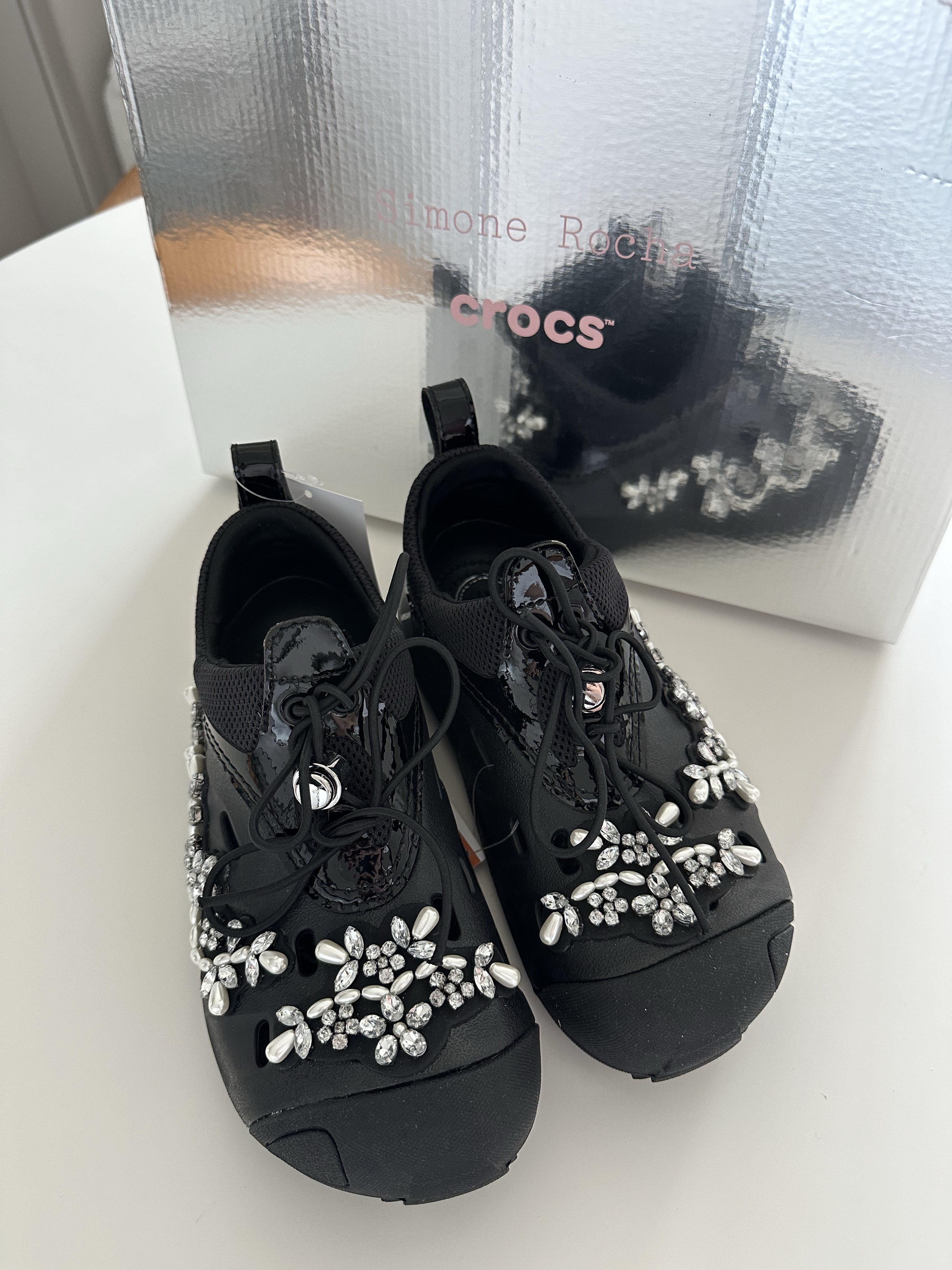 (W) Crocs x Simone Rocha Quick Trail Low Black, (W) Crocs x Simone Rocha Quick Trail Low Khaki 착용 스타일 - 4
