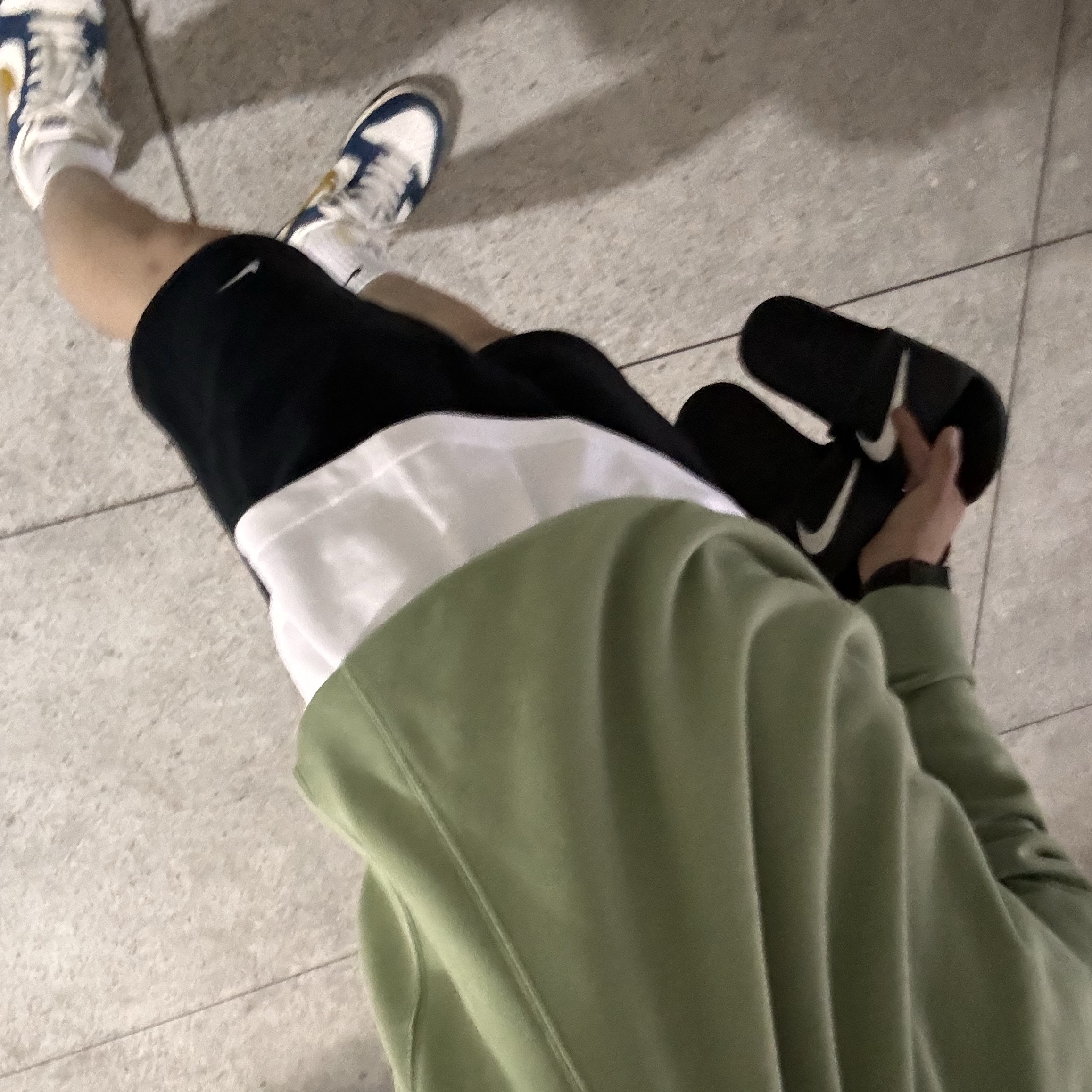 Nike x Kasina Dunk Low 80's Bus, Nike Everyday Lightweight Training Crew Socks White (3 Pack/Korean Ver.) 착용 스타일