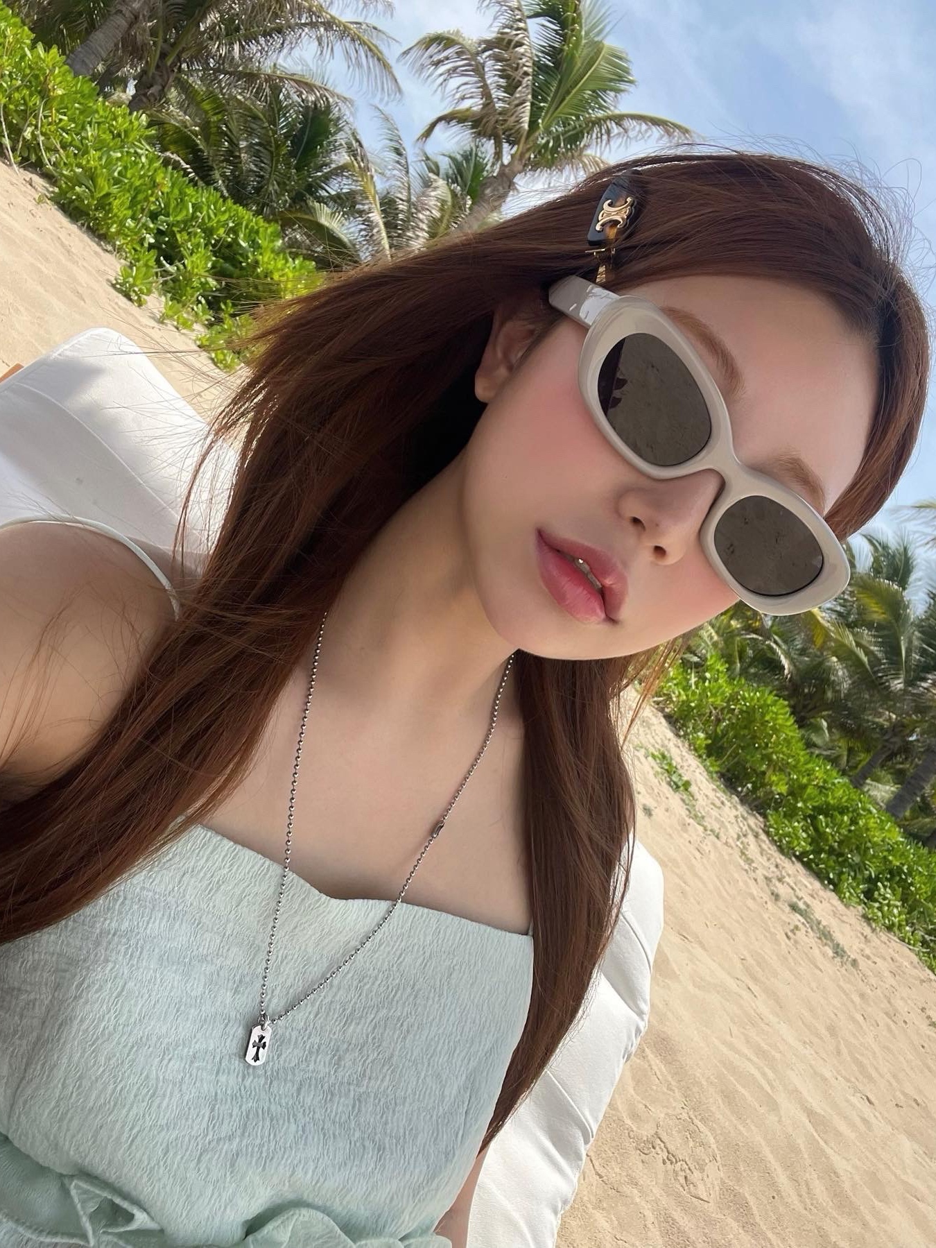Gentle Monster x Maison Margiela MM004 Grey Black, (W) Celine Triomphe Large Snap Hair Clip in Acetate Steel with Gold Finish Milky Honey Gold 착용 스타일