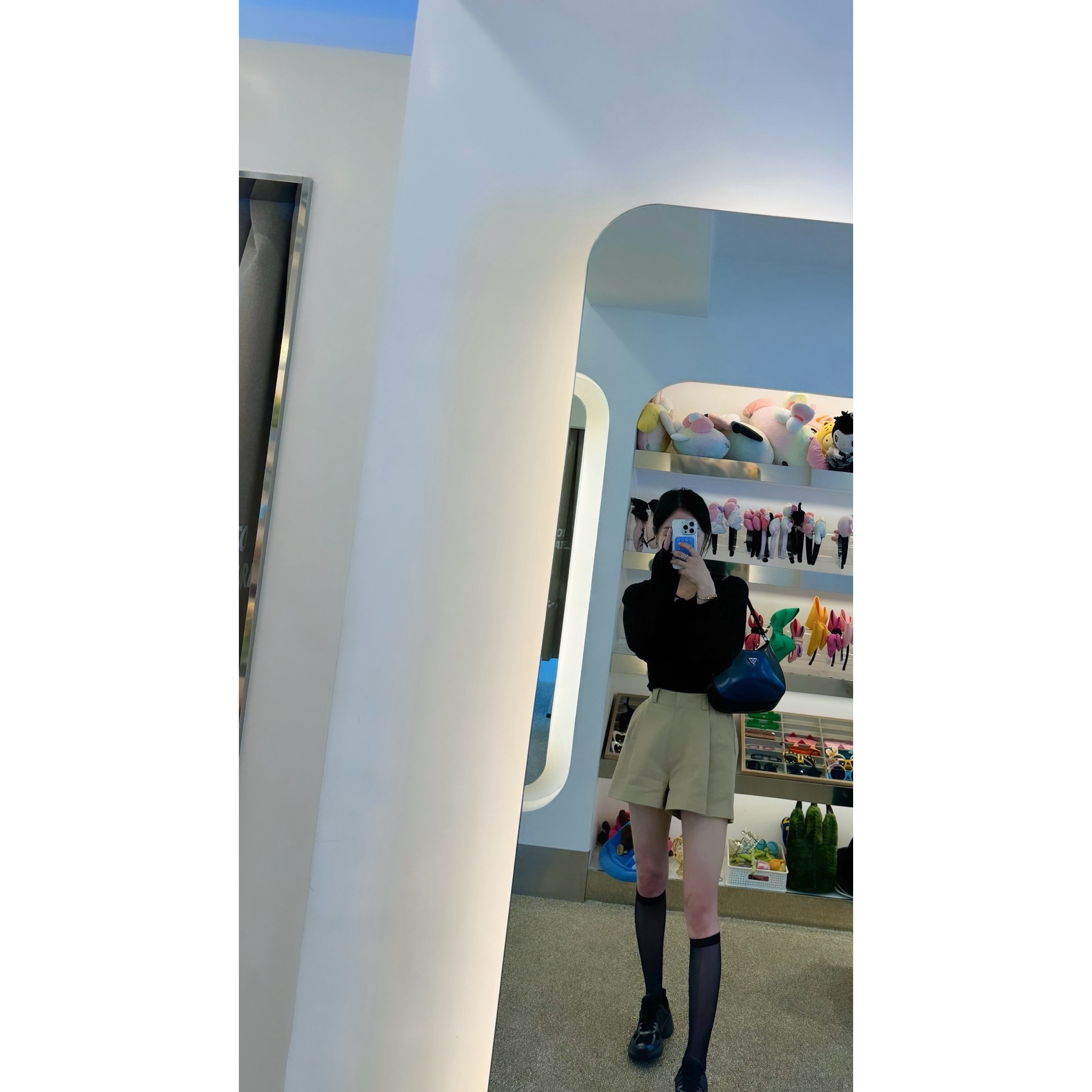 Nike V2K Run Black Anthracite 착용 스타일 - 1