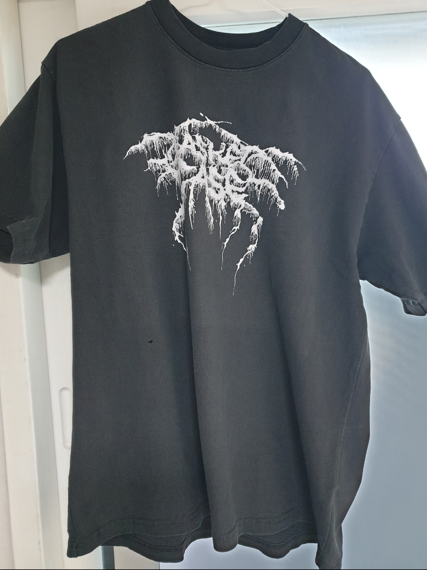 Basketcase Metal V1 Tee Vintage Black 착용 스타일