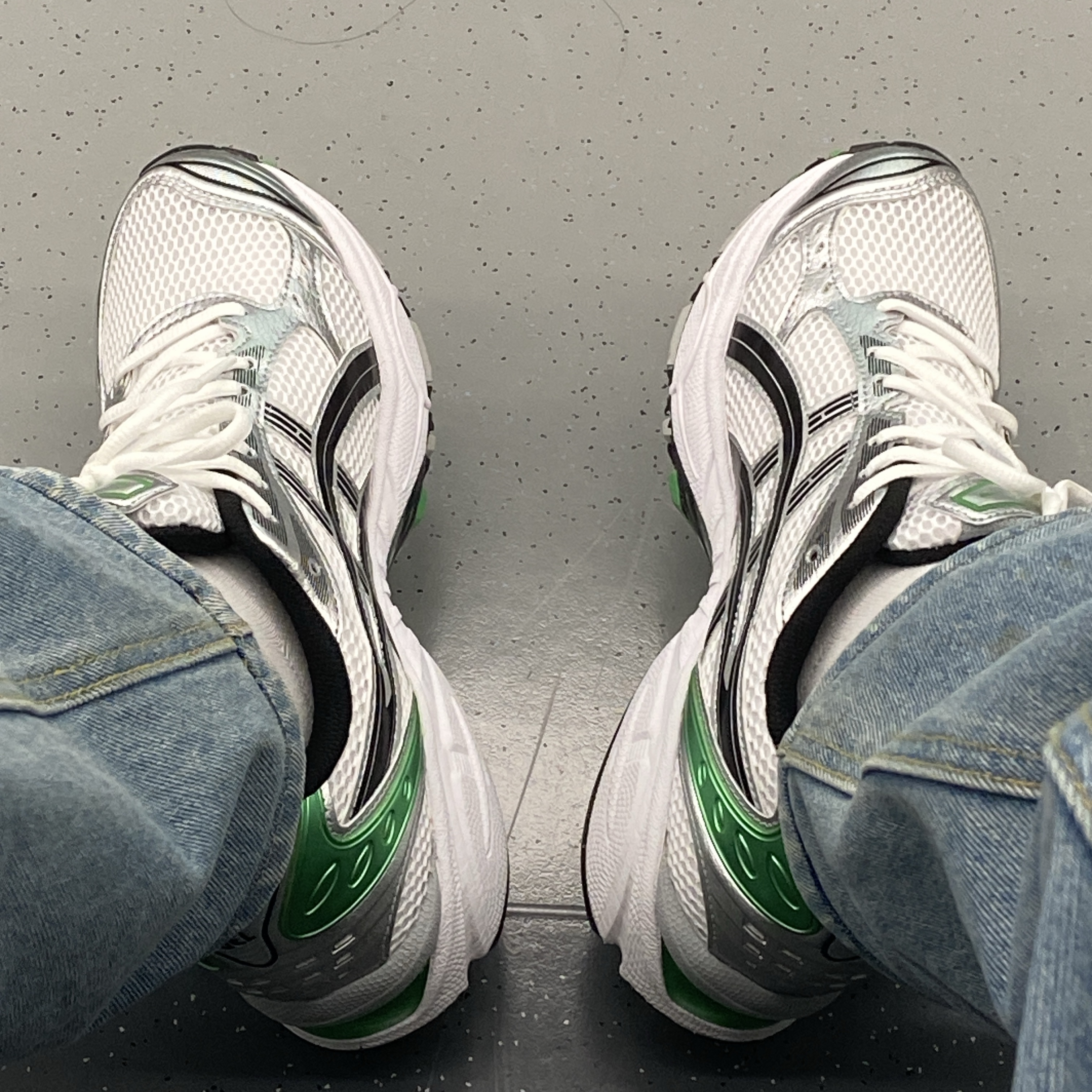 Asics Gel-Kayano 14 White Malachite Green 착용 스타일 - 2