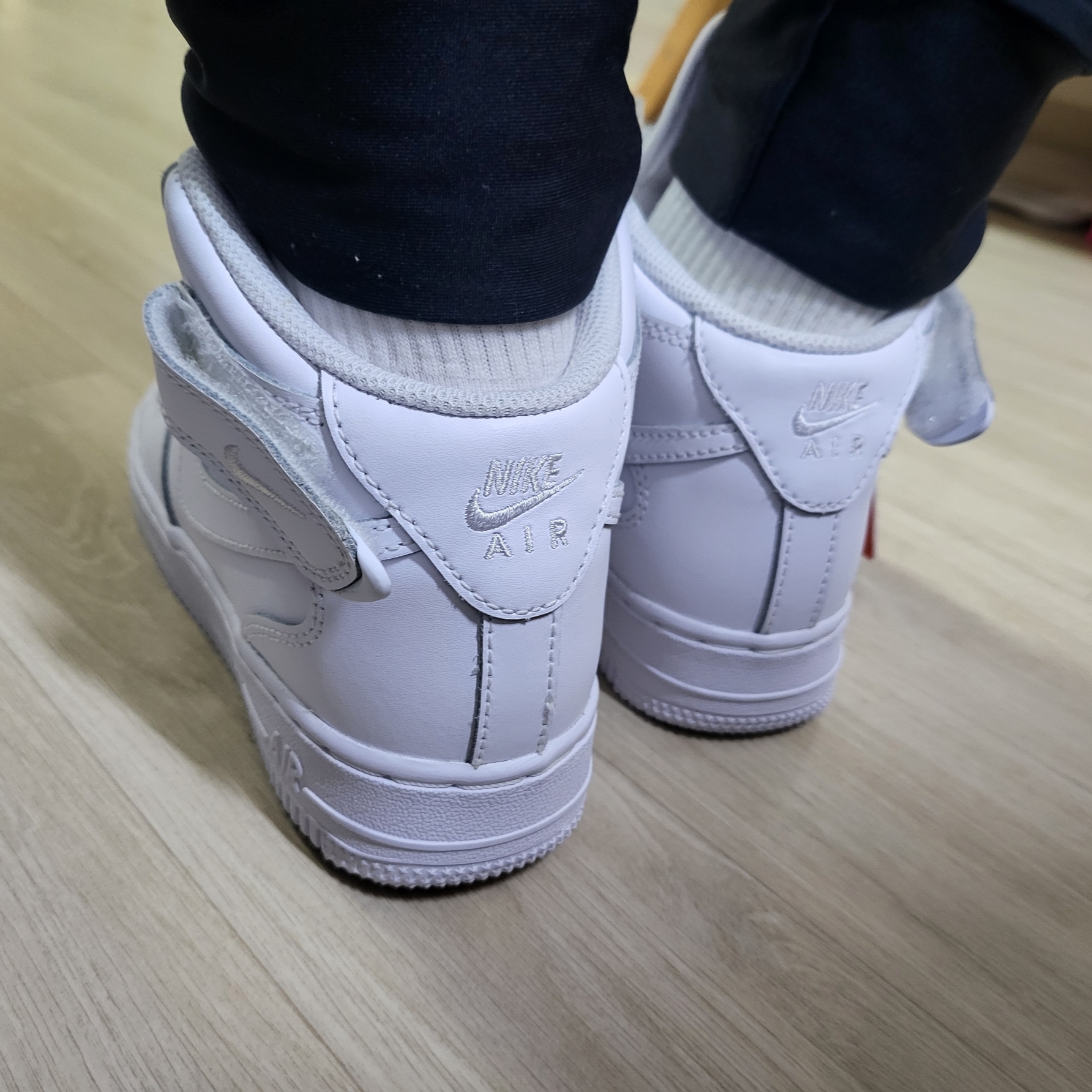 (GS) Nike Air Force 1 Mid LE White 착용 스타일 - 2