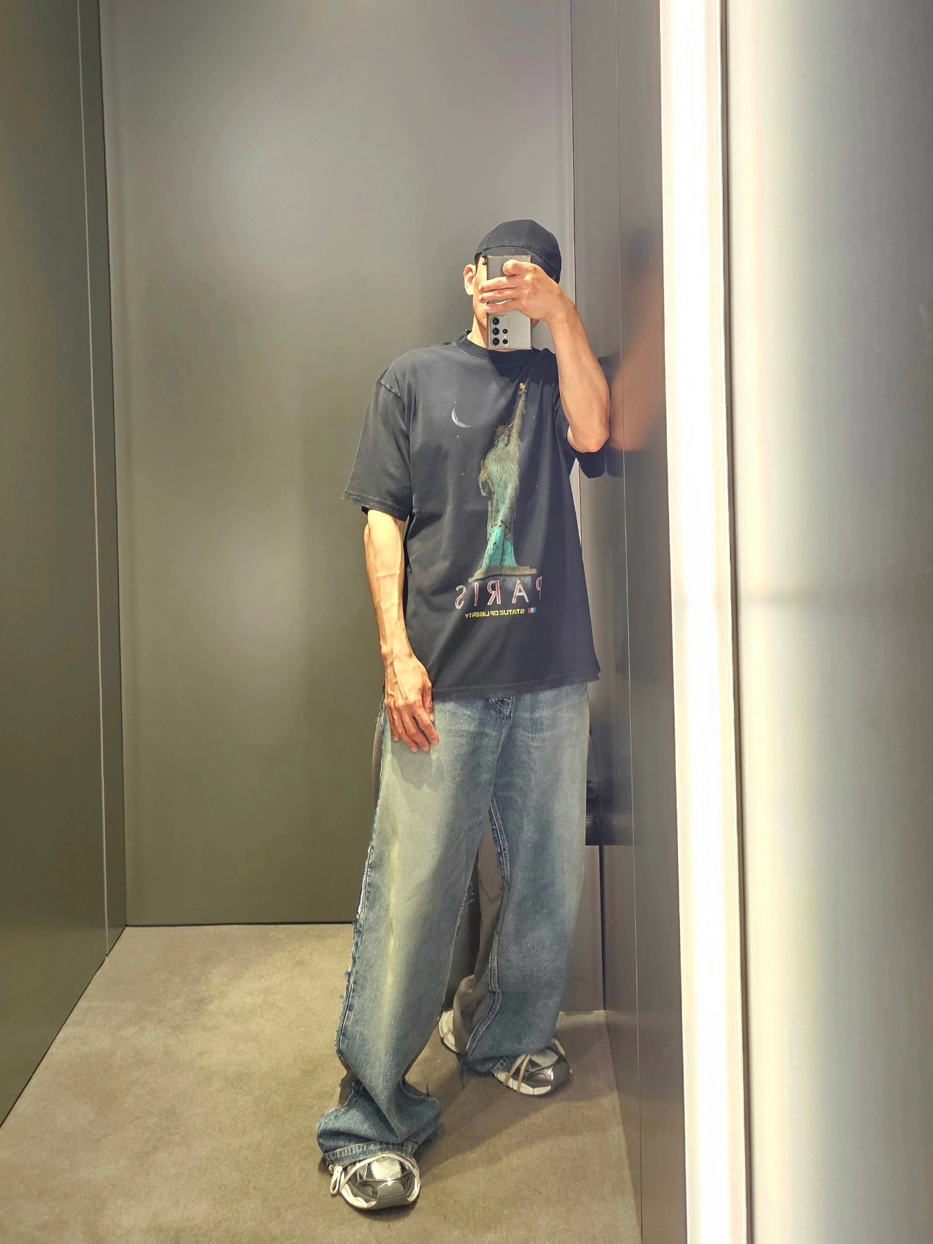 Balenciaga Hybrid Baggy Pants Light Blue, Balenciaga 3XL Sneakers Grey White Red 착용 스타일 - 5