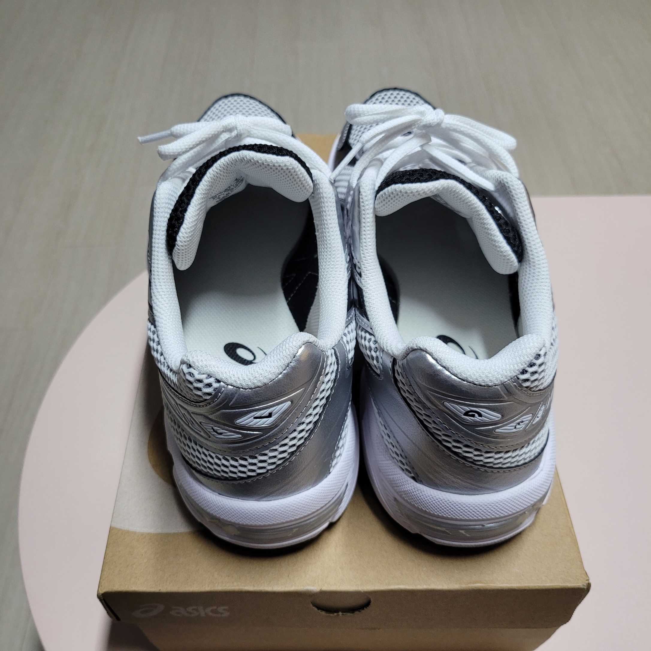 Asics Gel-1130 White Black, (W) Asics Gel-1130 Cream Pure Silver 착용 스타일 - 4