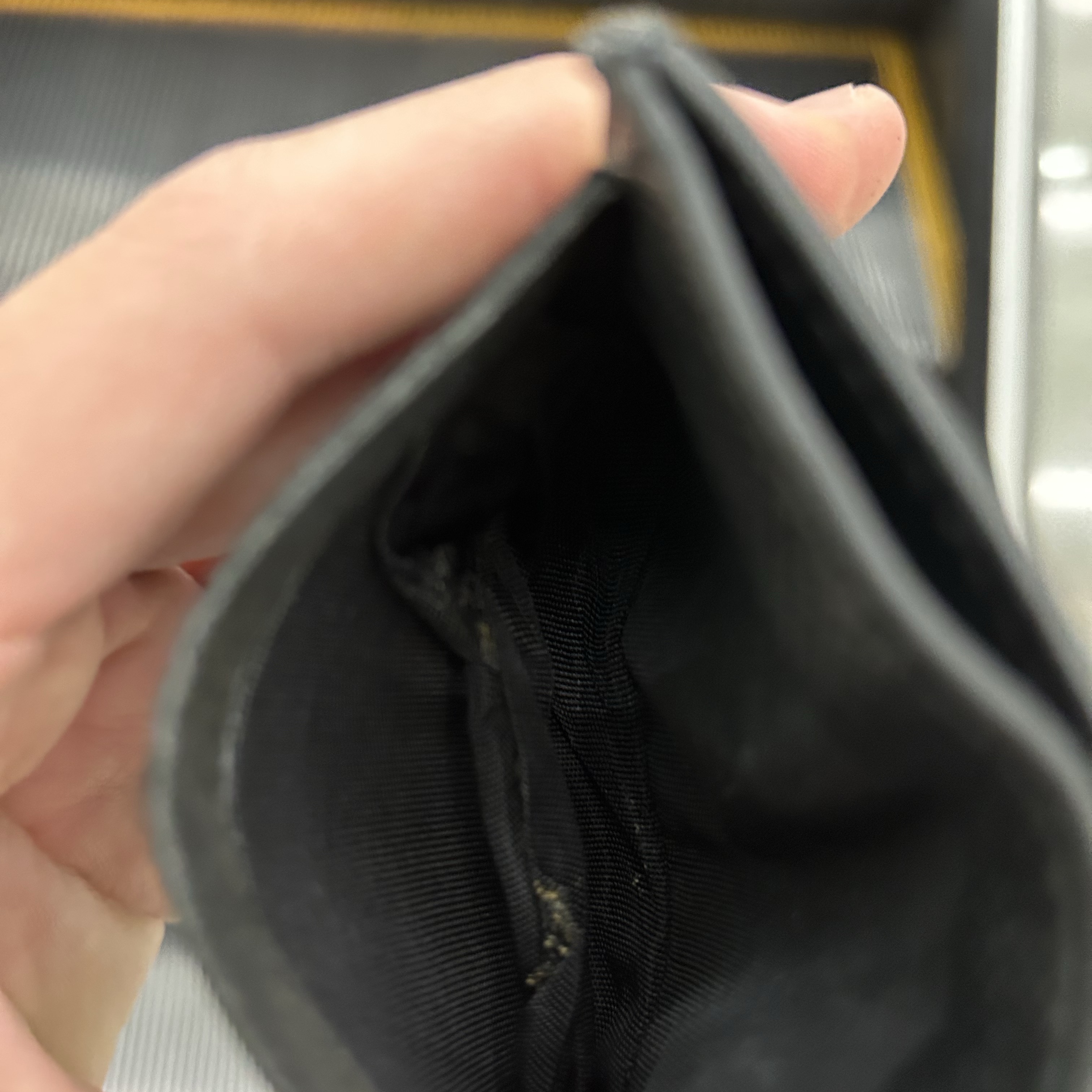 Maison Margiela Bovine Leather Card Holder Black 착용 스타일 - 1