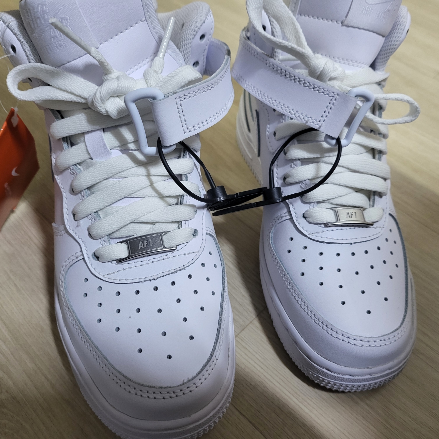 (GS) Nike Air Force 1 Mid LE White 착용 스타일 - 3