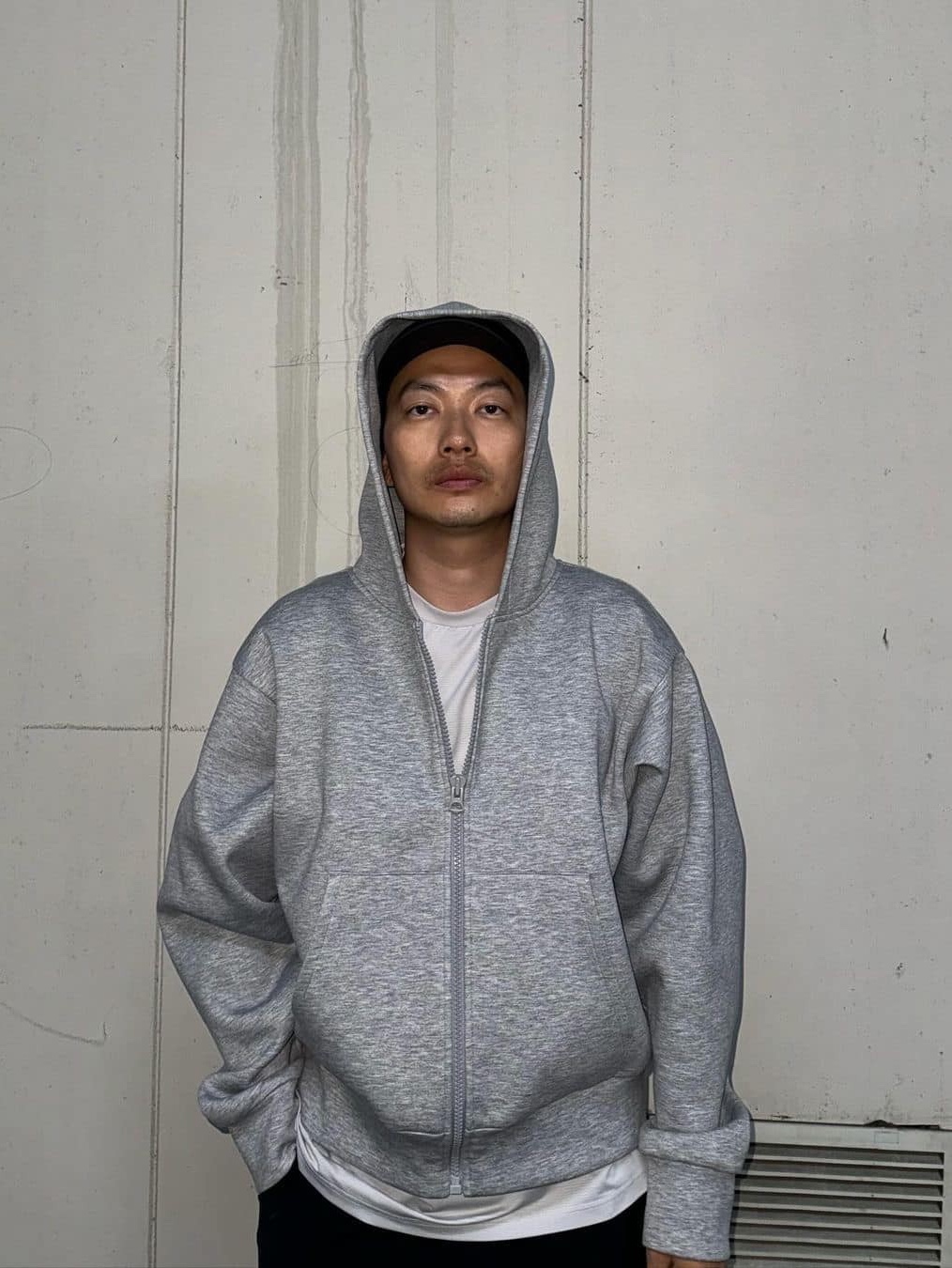 Yeezy YZY Zip-Up Hoodie Black, Nike NRG Solo Swoosh Full Zip Hoodie Dark Grey Heather - Asia 착용 스타일 - 3