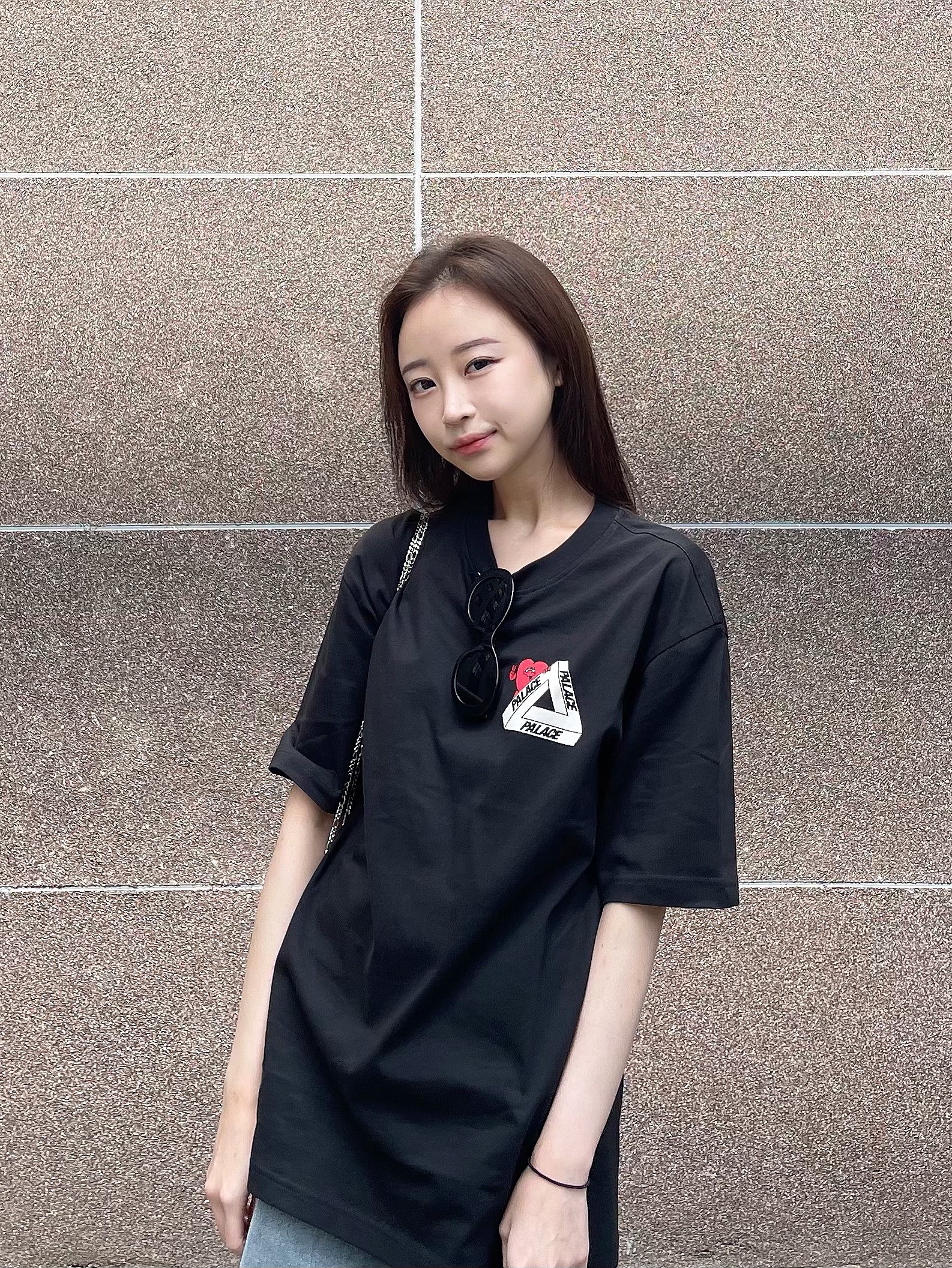 Palace Tri-Hearts T-Shirt Black - 24SS, (W) Crocs Classic Platform Clog Black 착용 스타일 - 2