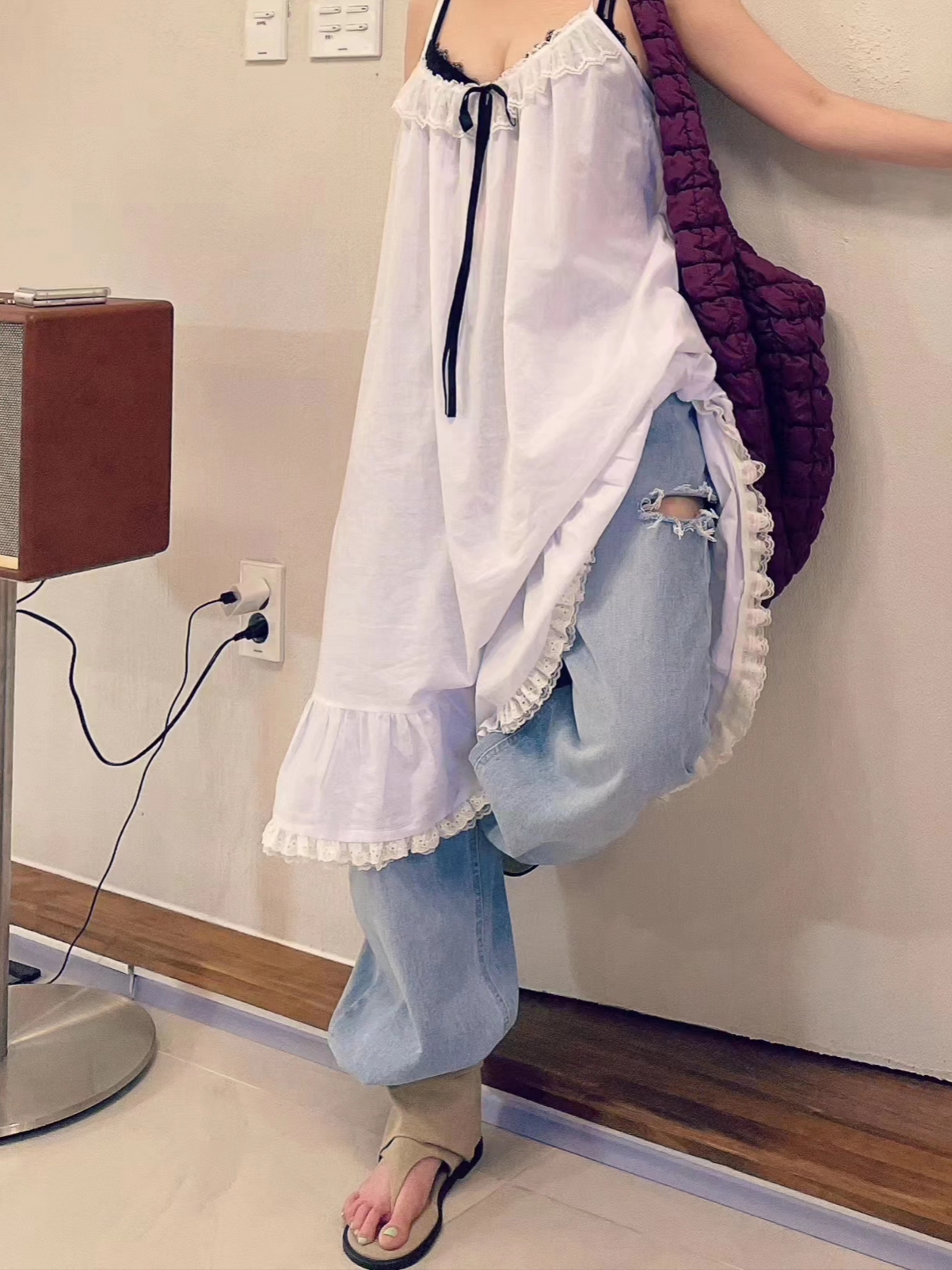 COS Quilted Oversized Shoulder Bag Burgundy 착용 스타일 - 1