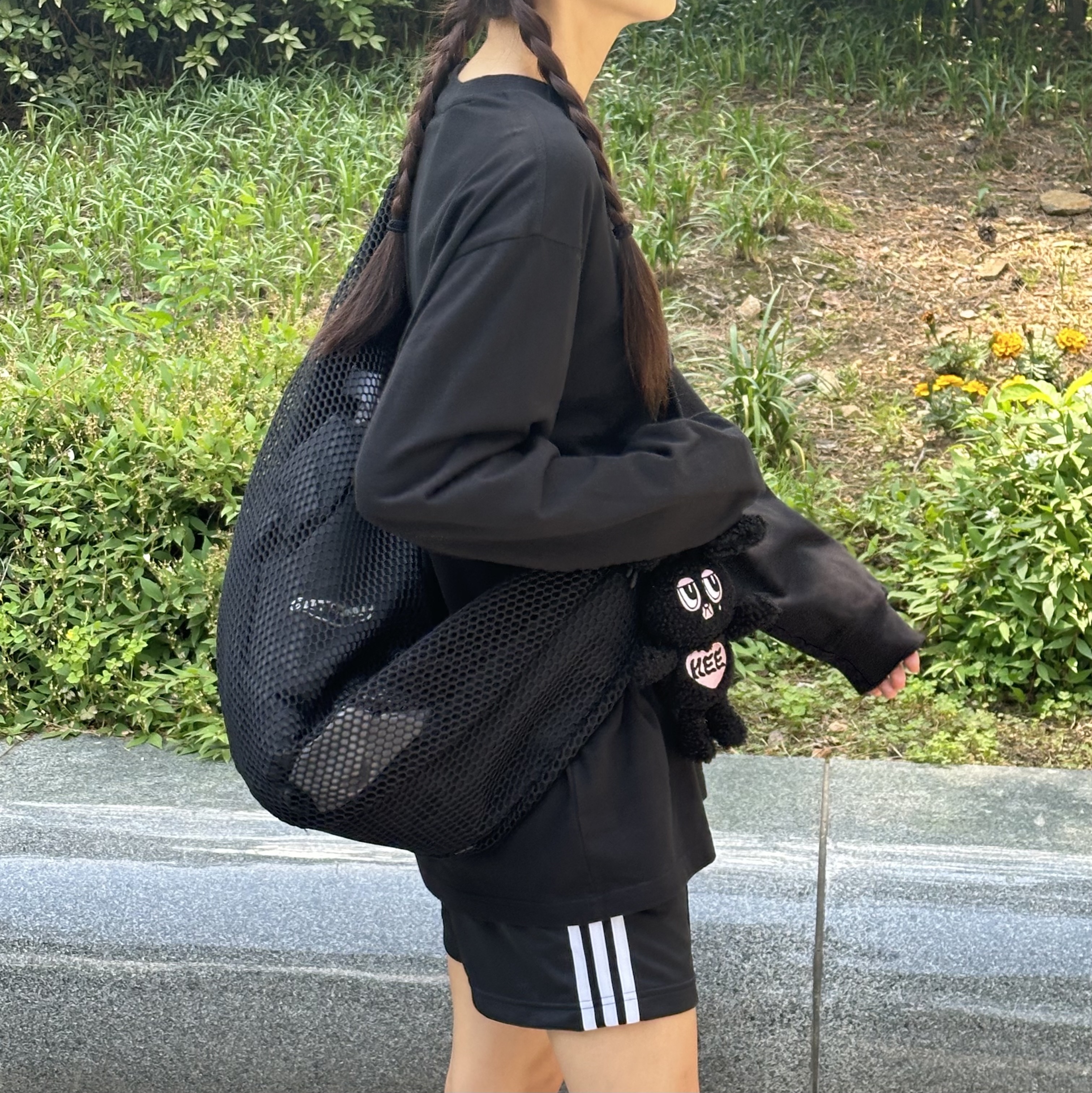 Supreme Seersucker S Logo 6-Panel Black - 24SS, Supreme Small Box LS T-Shirt Black - 24SS 착용 스타일 - 4