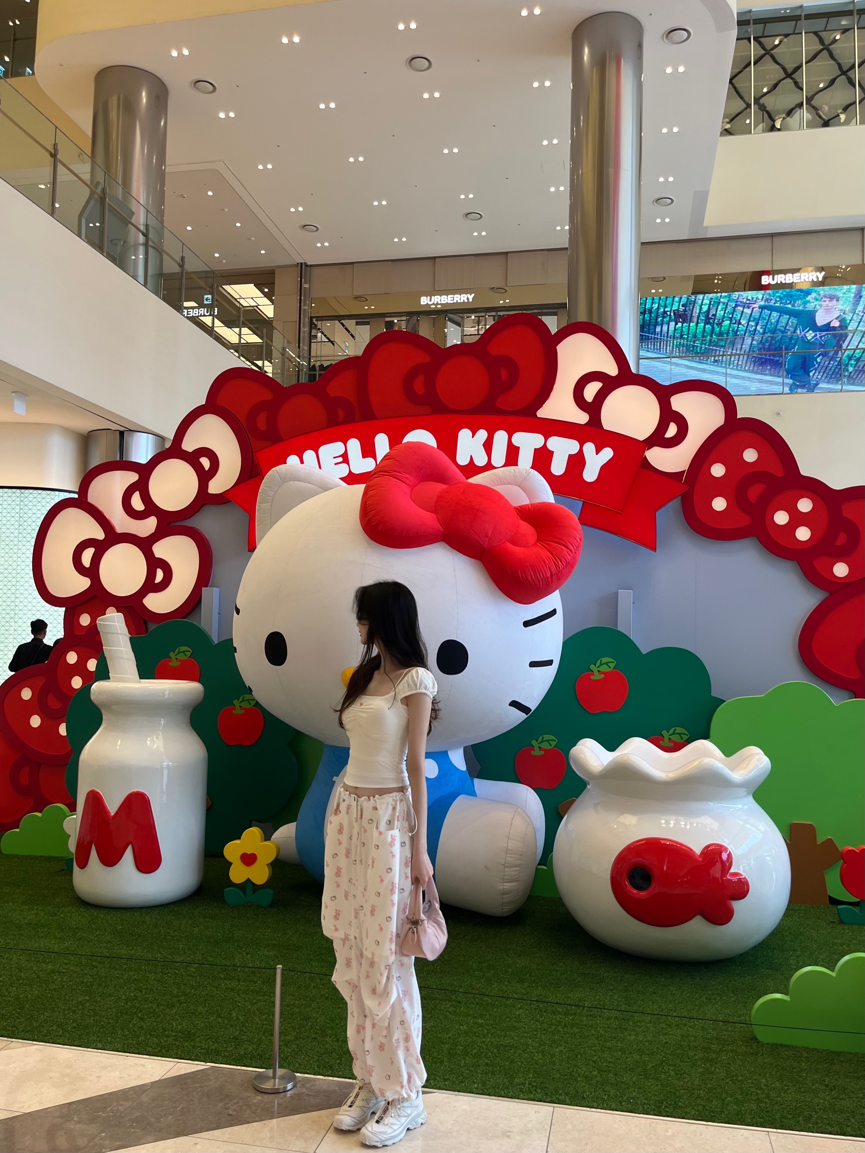Open Yy x Hello Kitty Parachute Pants White, Salomon XT-6 ADV White 착용 스타일 - 2