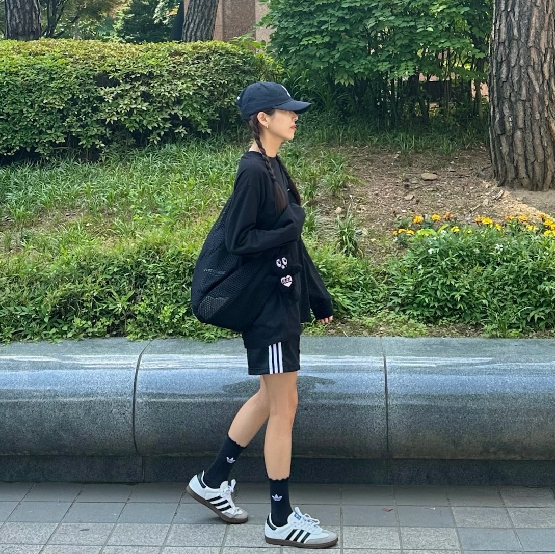 Supreme Seersucker S Logo 6-Panel Black - 24SS, Supreme Small Box LS T-Shirt Black - 24SS 착용 스타일 - 3